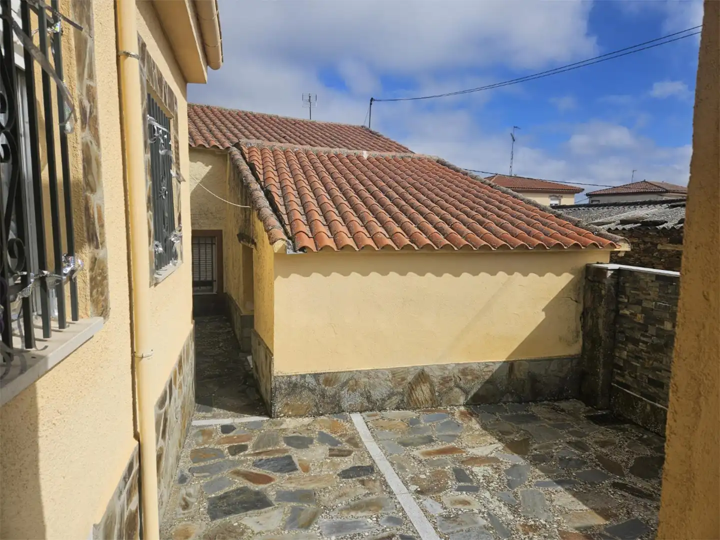 Exterior view of Detached homes for sale in Aldeavieja de Tormes  with Heating and Furnished