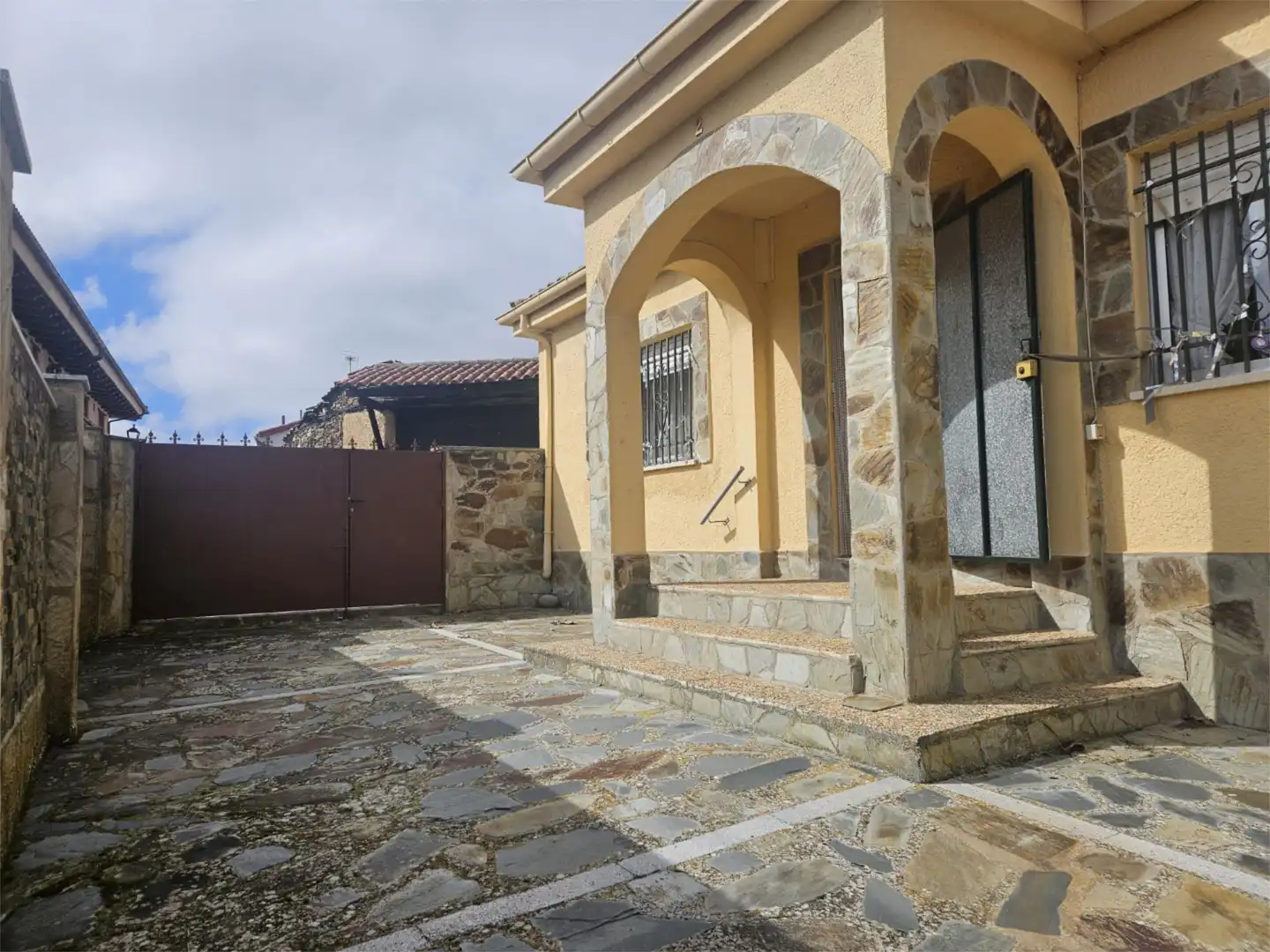 Exterior view of Detached homes for sale in Aldeavieja de Tormes  with Heating and Furnished