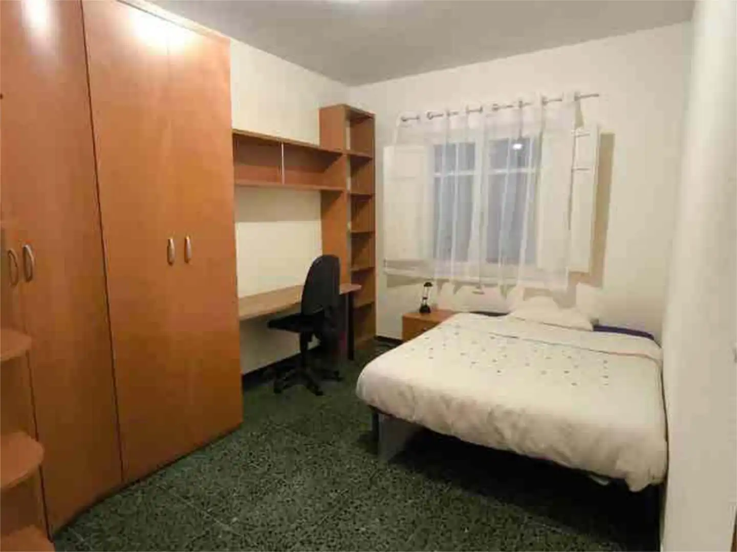 Dormitori de Casa o xalet per a compartir en Amposta amb Terrassa, Traster i Moblat