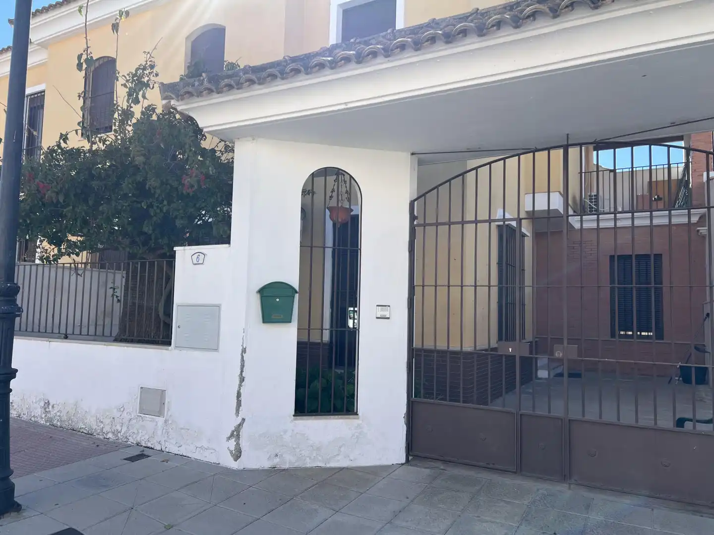 Vista exterior de Casa adosada en venta en La Palma del Condado con Aire acondicionado, Terraza y Balcón