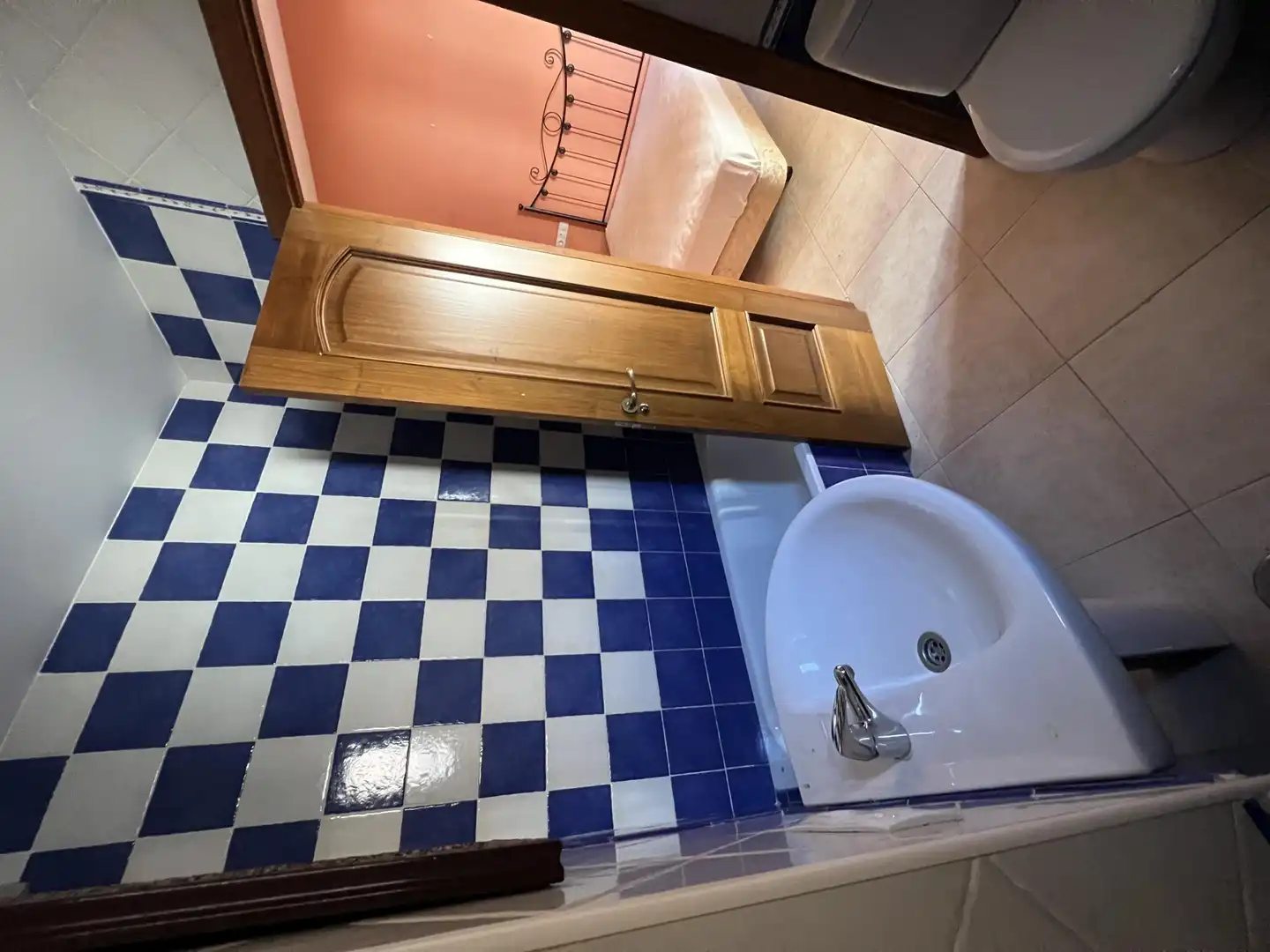 Casa adosada en venta en Calle Francisco Reyes Asenjo, 7, La Palma del Condado Baño de Casa adosada en venta en La Palma del Condado con Aire acondicionado, Terraza y Balcón
