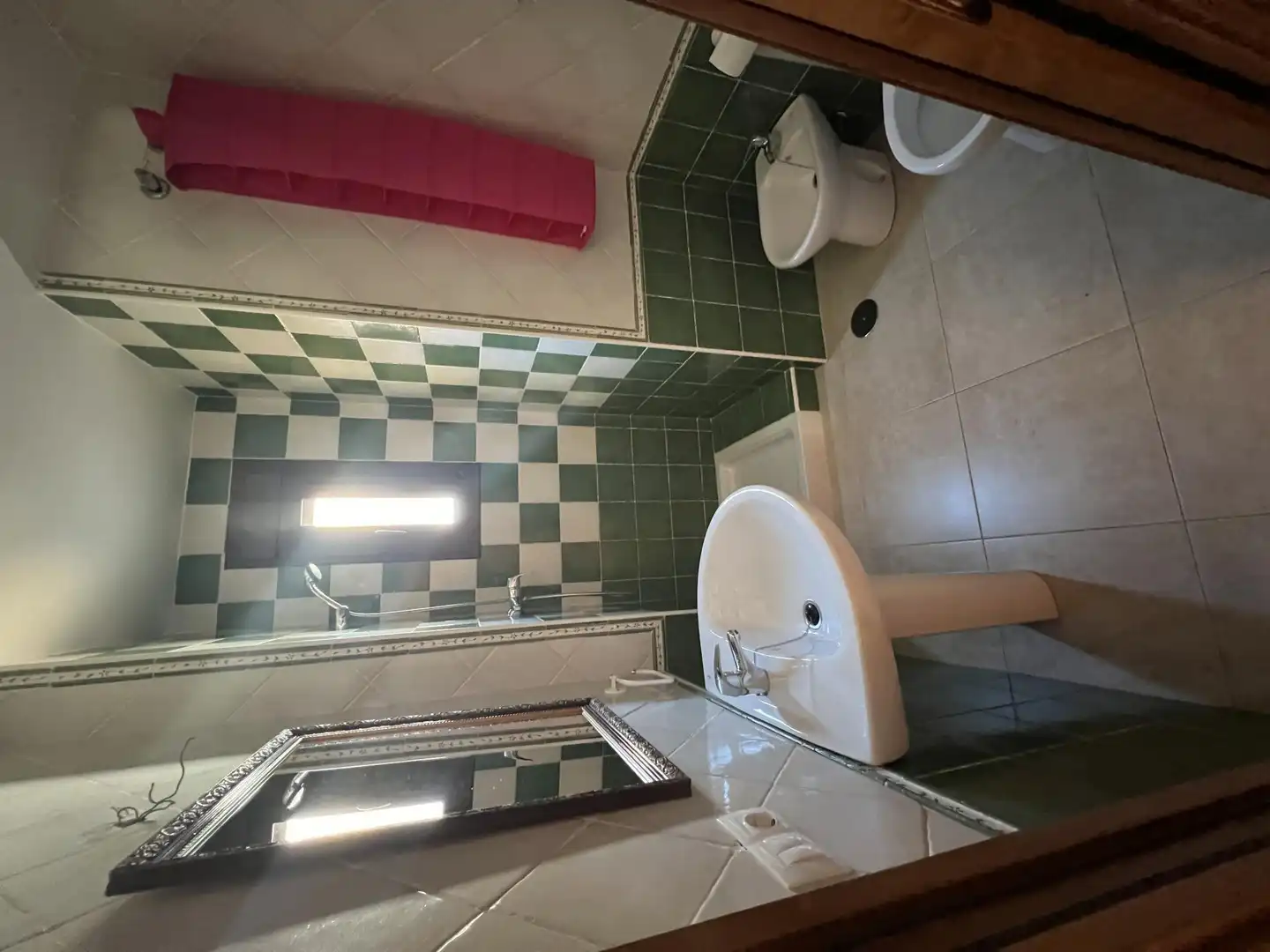 Casa adosada en venta en Calle Francisco Reyes Asenjo, 7, La Palma del Condado Baño de Casa adosada en venta en La Palma del Condado con Aire acondicionado, Terraza y Balcón