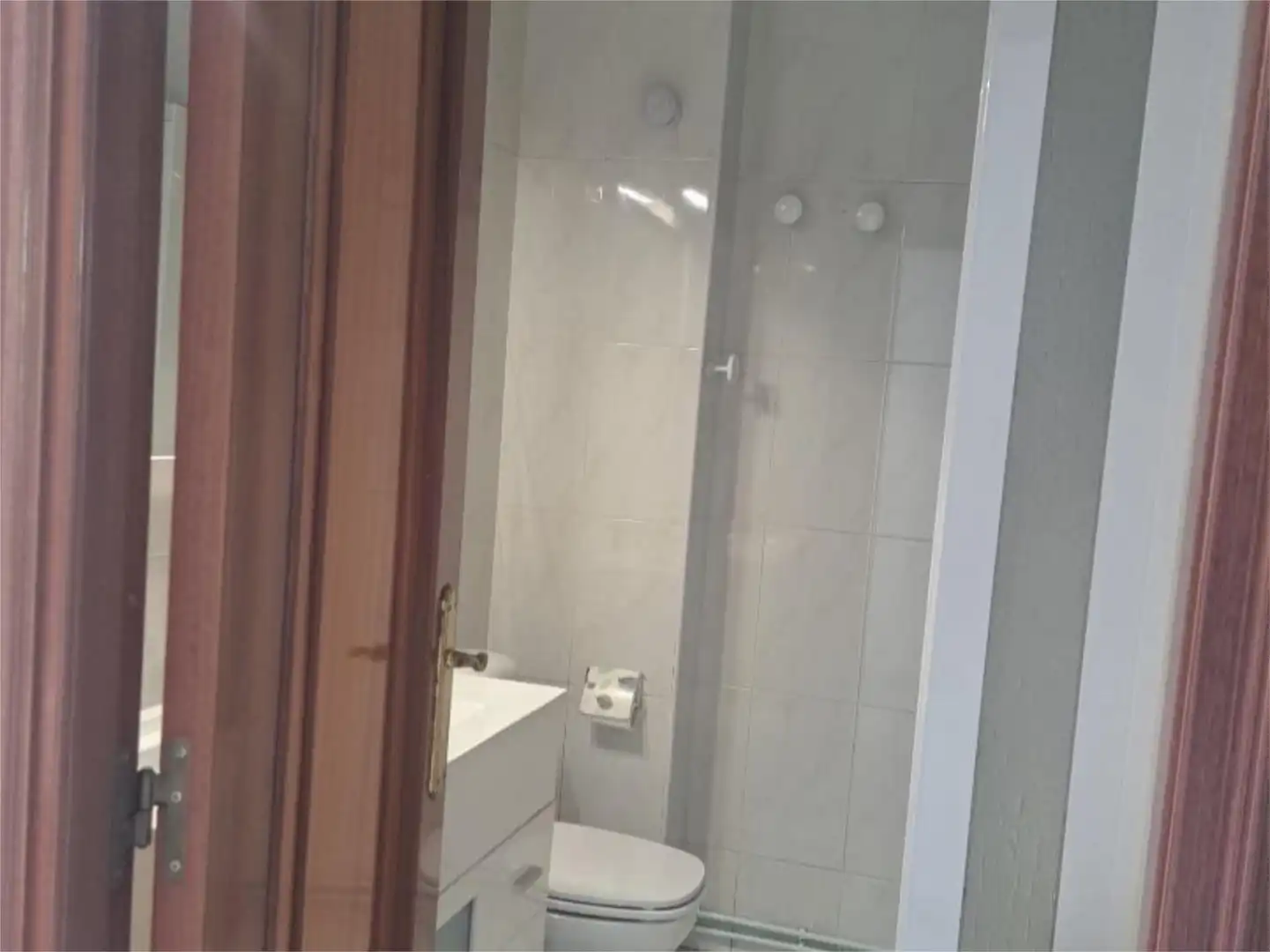 Baño de Piso en venta en Santiago de Compostela  con Calefacción, Trastero y Amueblado