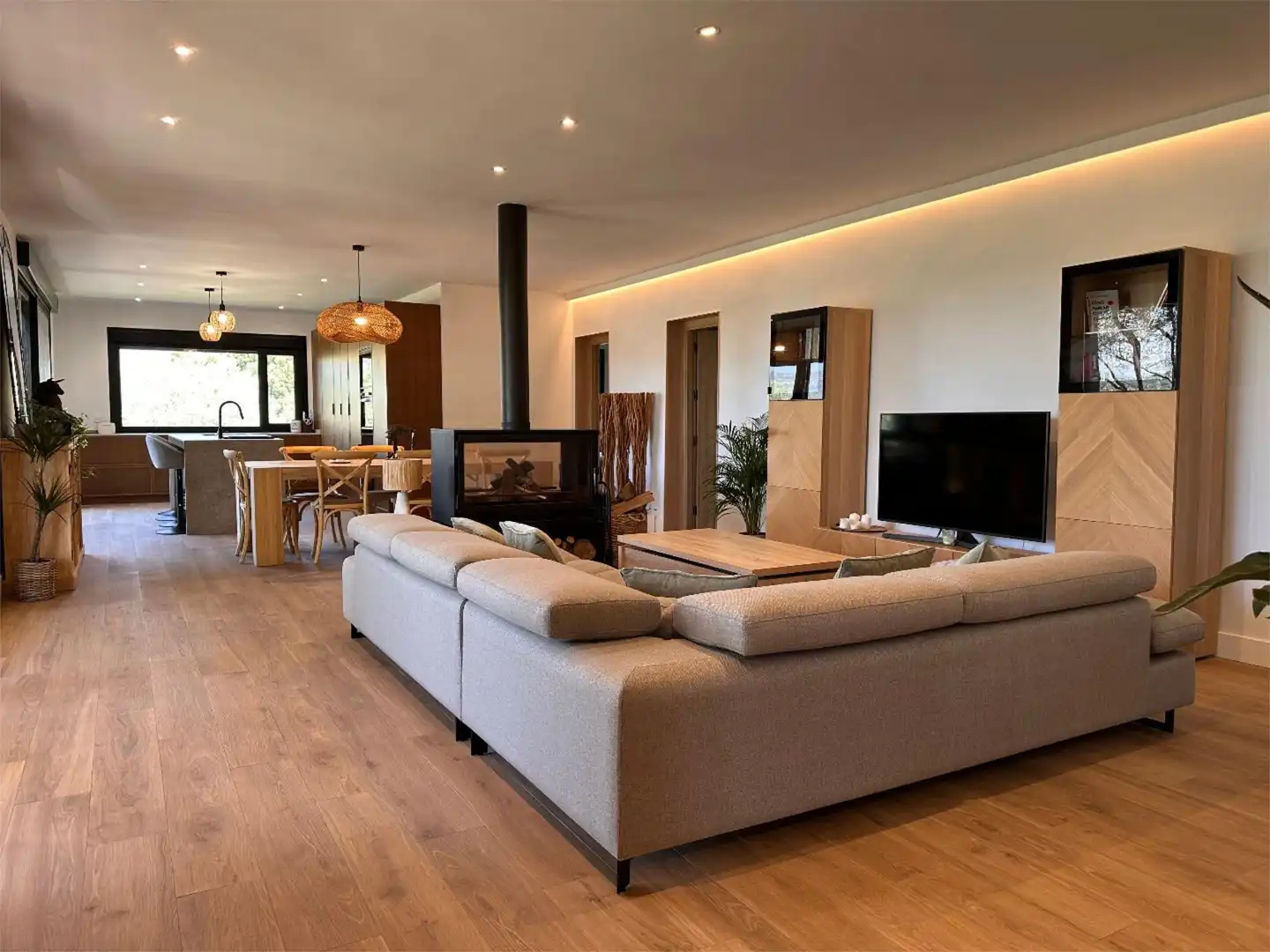 Finca rústica en venta en Mojadillas - Parque de las Infantas - El Paraiso Sala de estar de Finca rústica en venta en Valdemorillo con Aire acondicionado, Terraza y Piscina