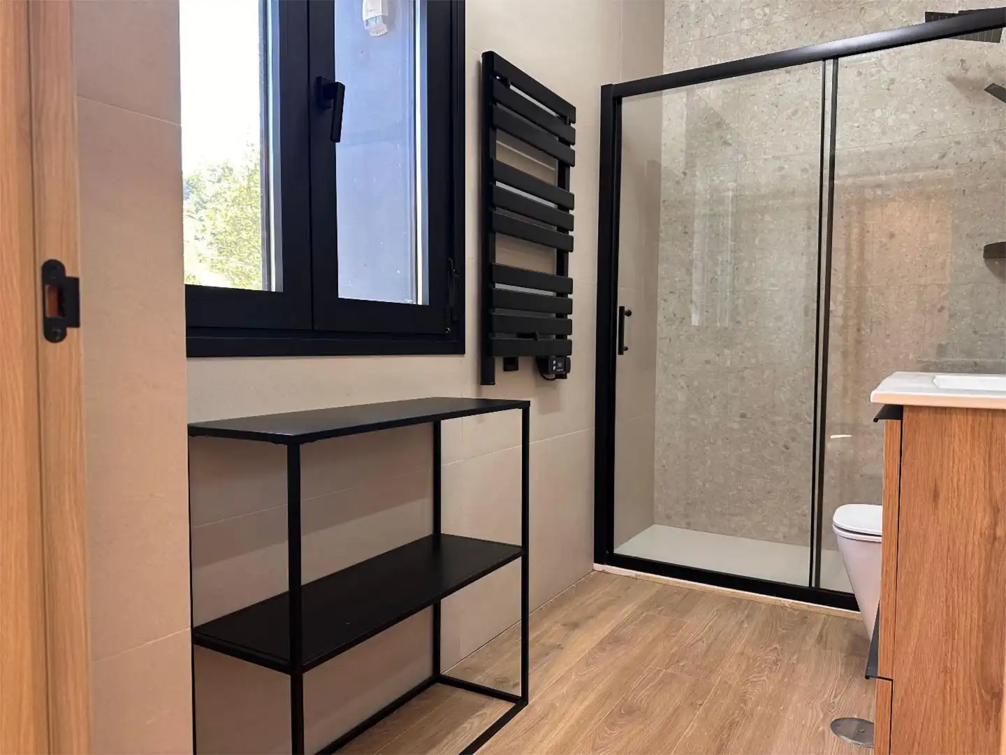 Finca rústica en venta en Mojadillas - Parque de las Infantas - El Paraiso Baño de Finca rústica en venta en Valdemorillo con Aire acondicionado, Terraza y Piscina