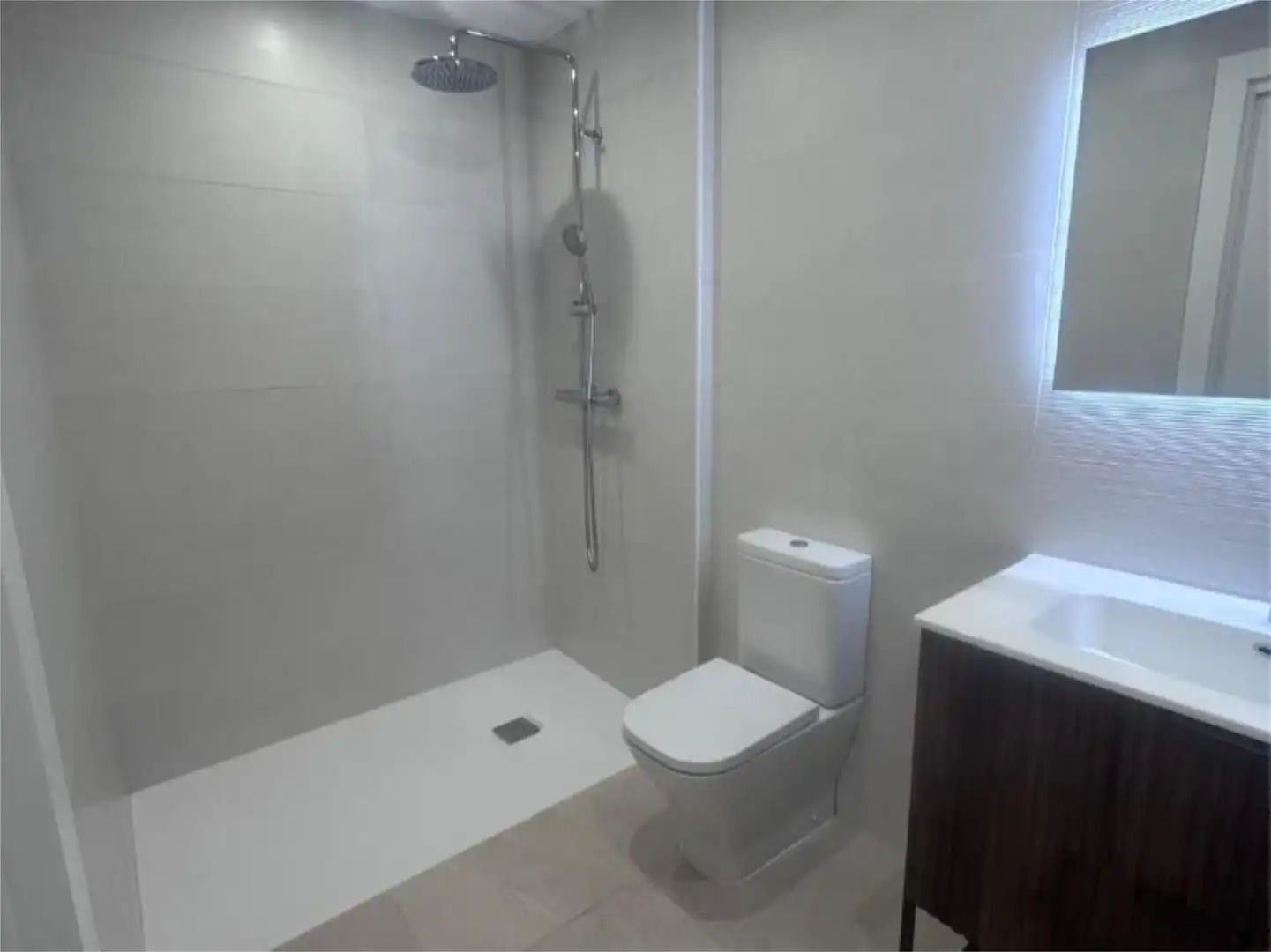 Wohnung zum Verkauf in Carrer Tomàs Rosell, 28, Llinars del Vallès Badezimmer von Wohnung zum Verkauf in Llinars del Vallès mit Klimaanlage und Terrasse