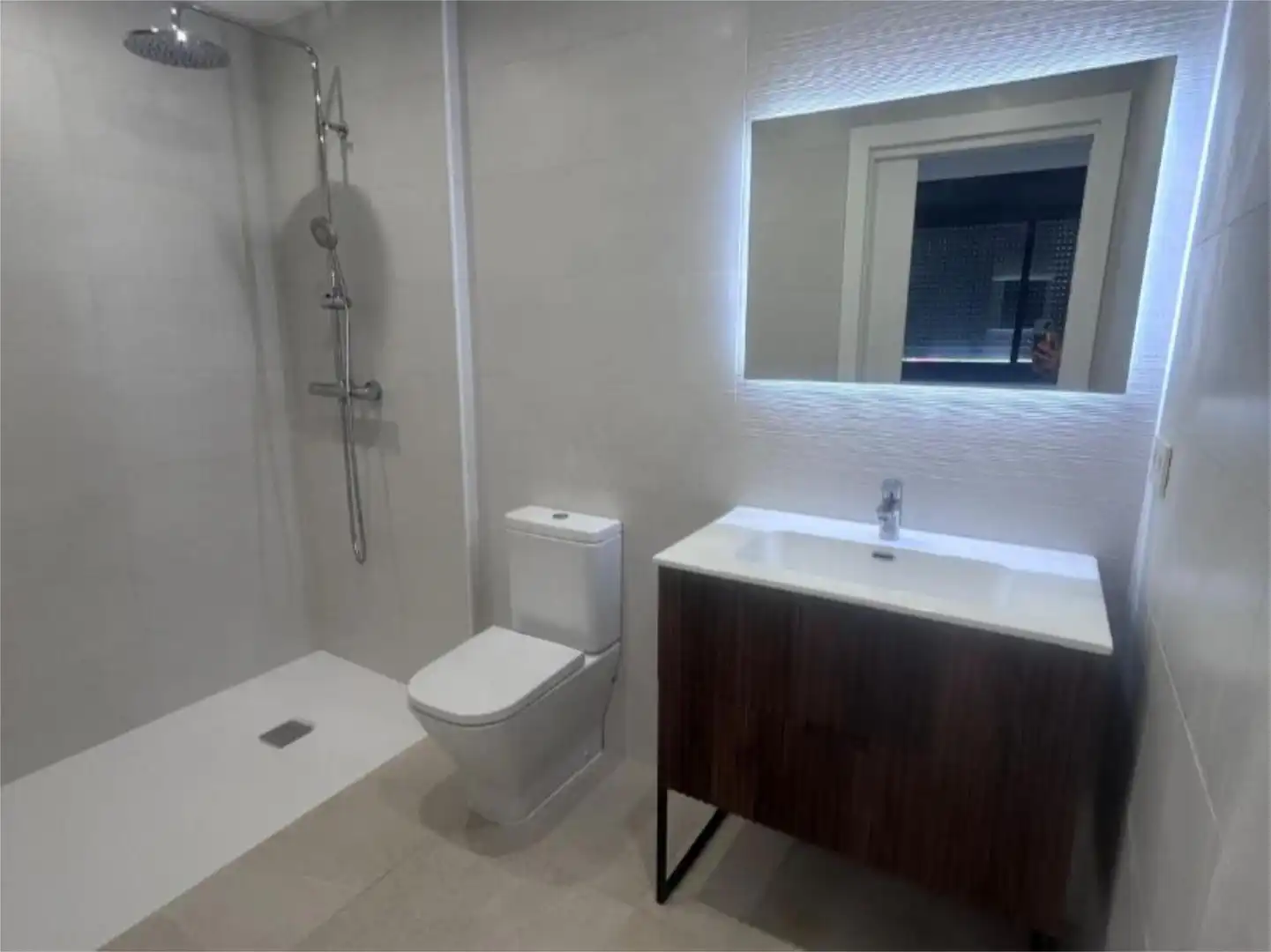 Wohnung zum Verkauf in Carrer Tomàs Rosell, 28, Llinars del Vallès Badezimmer von Wohnung zum Verkauf in Llinars del Vallès mit Klimaanlage und Terrasse