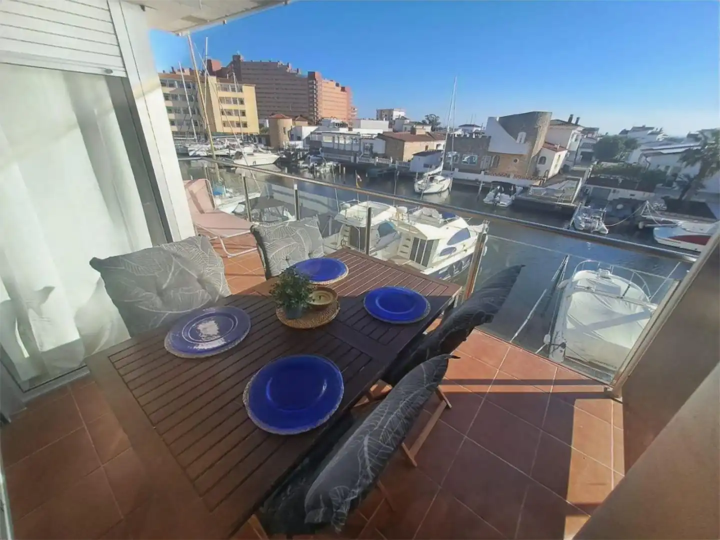 Terrasse von Wohnungen zum Verkauf in Roses mit Klimaanlage, Terrasse und Schwimmbad