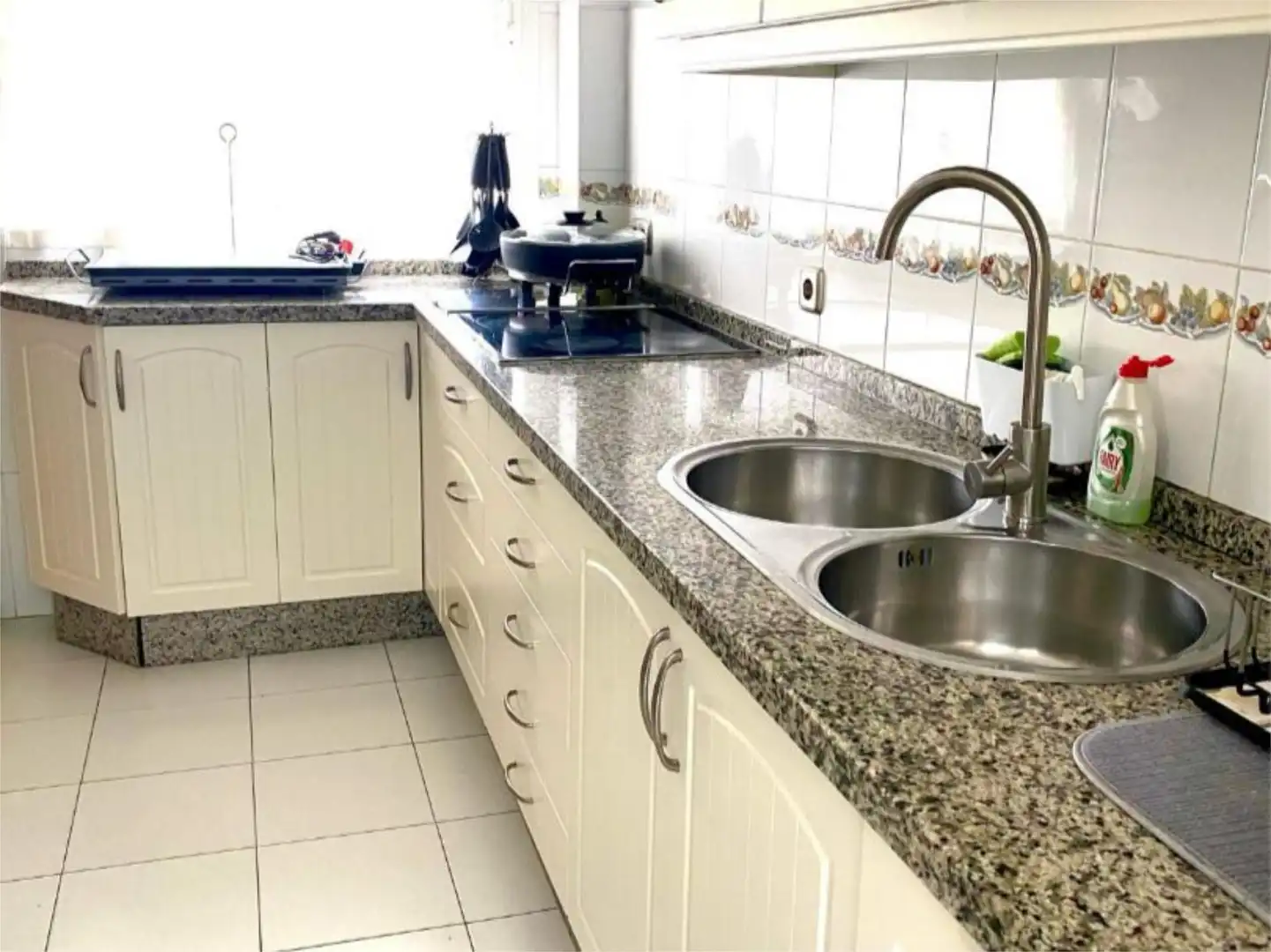 Wohnung zum Verkauf in Calle Pintor Racionero Castro, 16, Santa Rosa - Valdeolleros Küche von Wohnung zum Verkauf in Córdoba Capital mit Klimaanlage und Terrasse