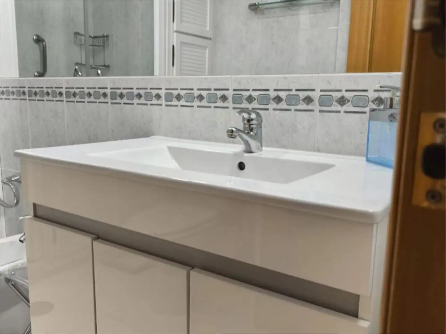 Wohnung zum Verkauf in Calle Pintor Racionero Castro, 16, Santa Rosa - Valdeolleros Badezimmer von Wohnung zum Verkauf in Córdoba Capital mit Klimaanlage und Terrasse