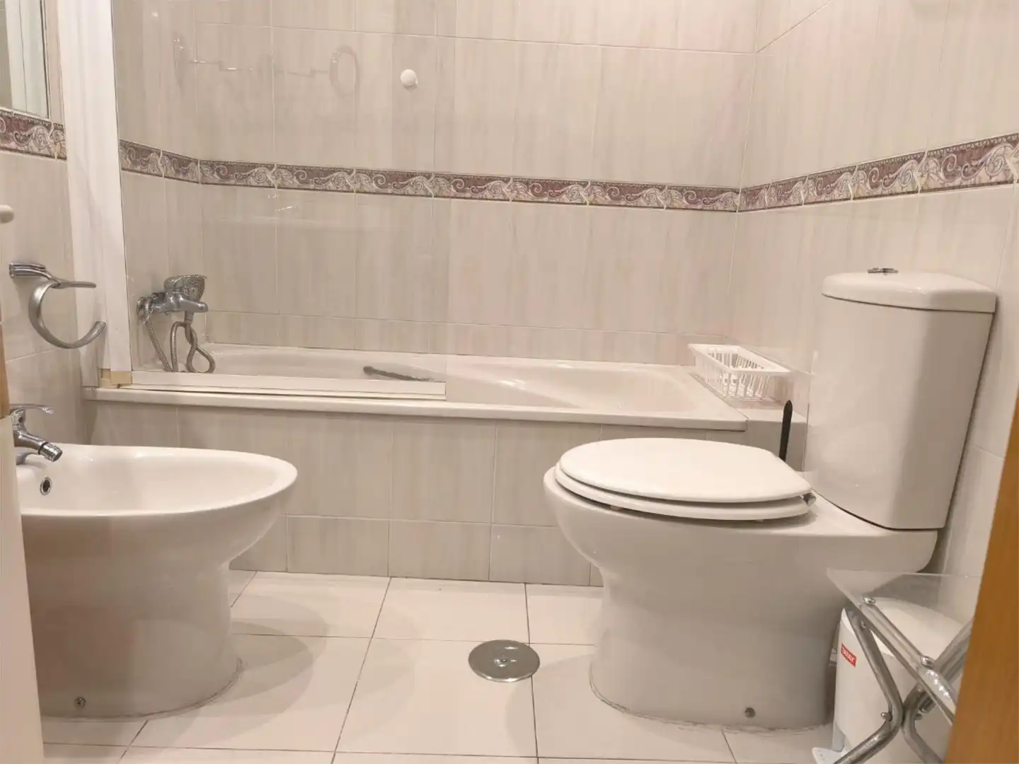 Wohnung zum Verkauf in Calle Pintor Racionero Castro, 16, Santa Rosa - Valdeolleros Badezimmer von Wohnung zum Verkauf in Córdoba Capital mit Klimaanlage und Terrasse