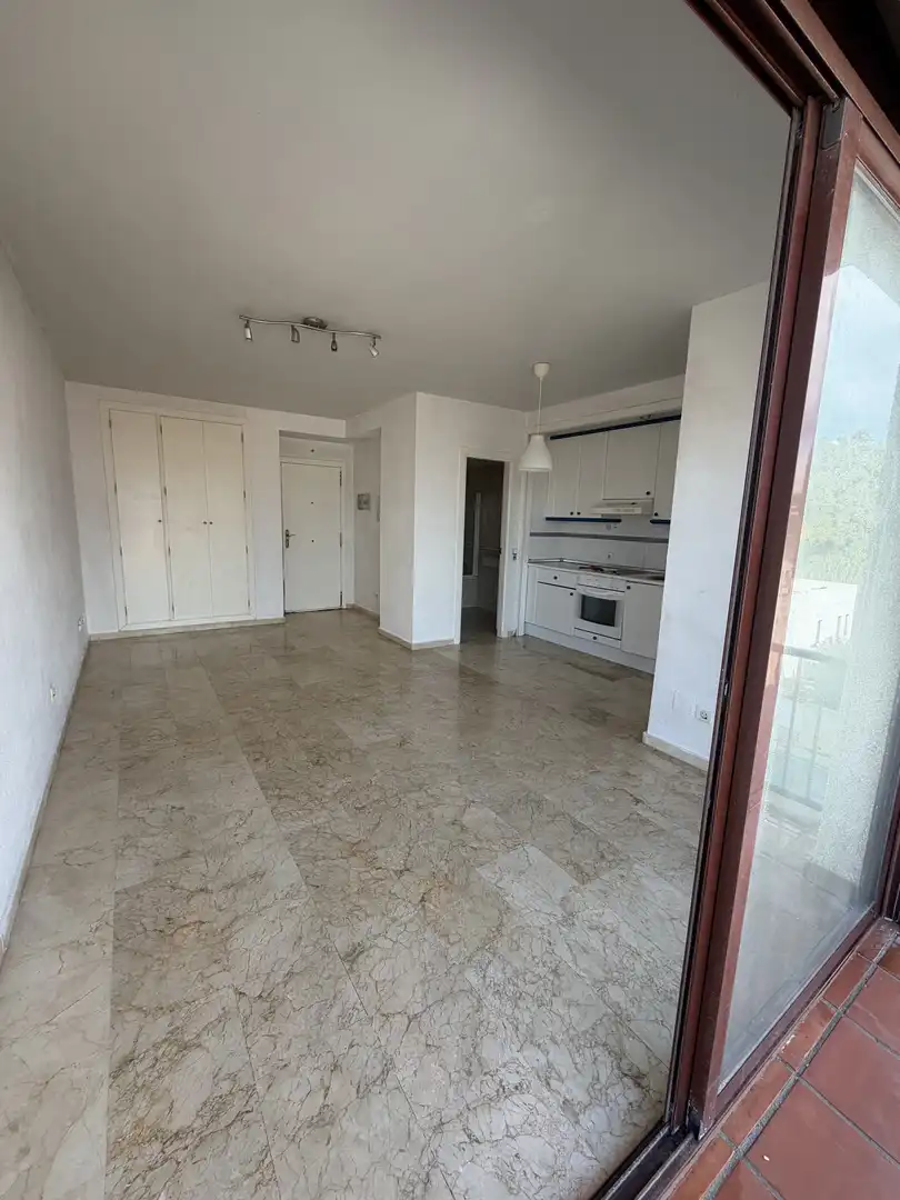 Estudi en venda a N-340, 154d, San Luis de Sabinillas Sala d'estar de Estudi en venda en Manilva amb Piscina i Balcó
