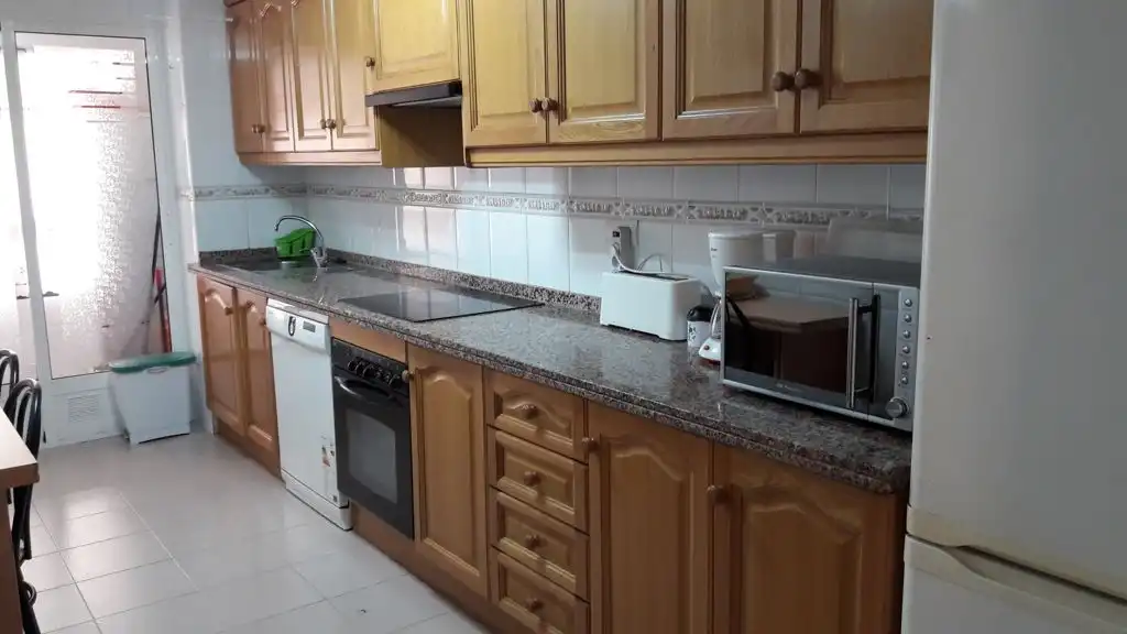 Cocina de Piso de alquiler en Sant Joan d'Alacant con Aire acondicionado, Calefacción y Amueblado