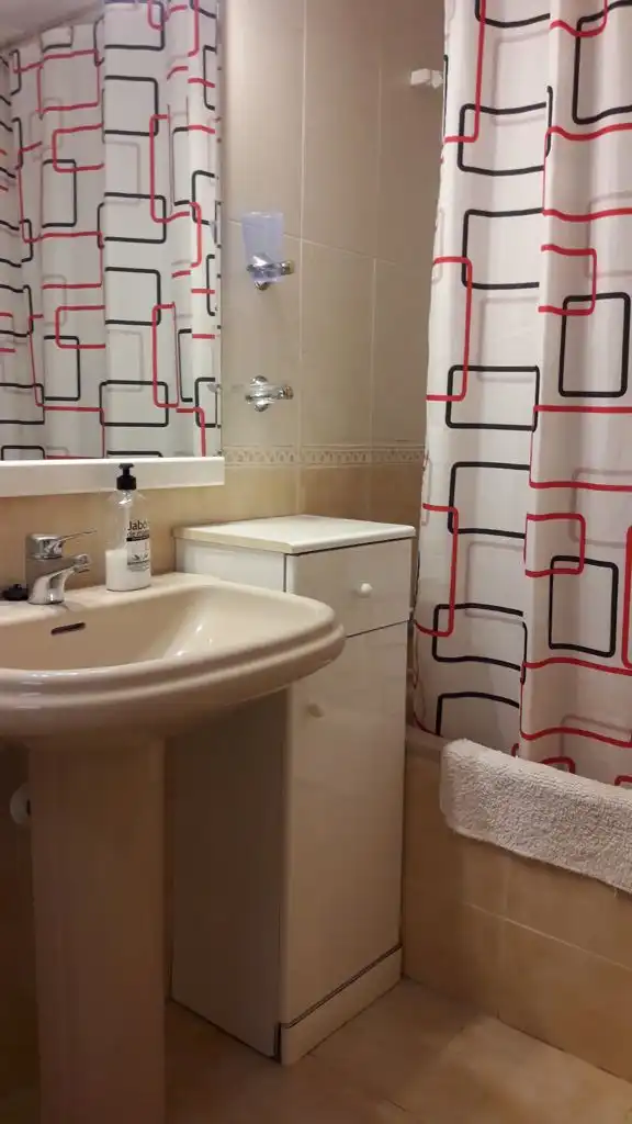 Baño de Piso de alquiler en Sant Joan d'Alacant con Aire acondicionado, Calefacción y Amueblado