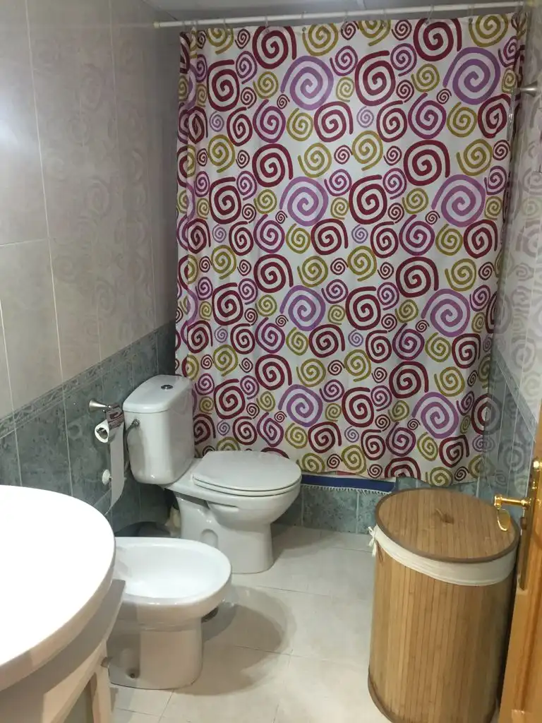 Baño de Piso de alquiler en Sant Joan d'Alacant con Aire acondicionado, Calefacción y Amueblado