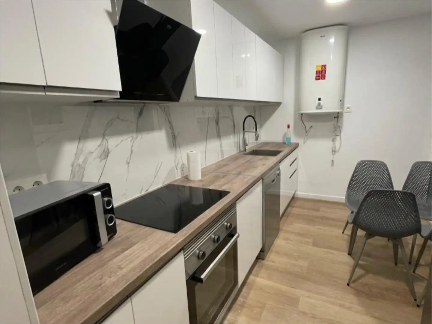 Kitchen of Flat for share in  Lleida Capital  with Heating and Furnished
