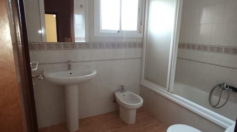 Foto 5 de Casa adosada en venta en Calle José Muriel Igneson, 21, La Carolina, Jaén