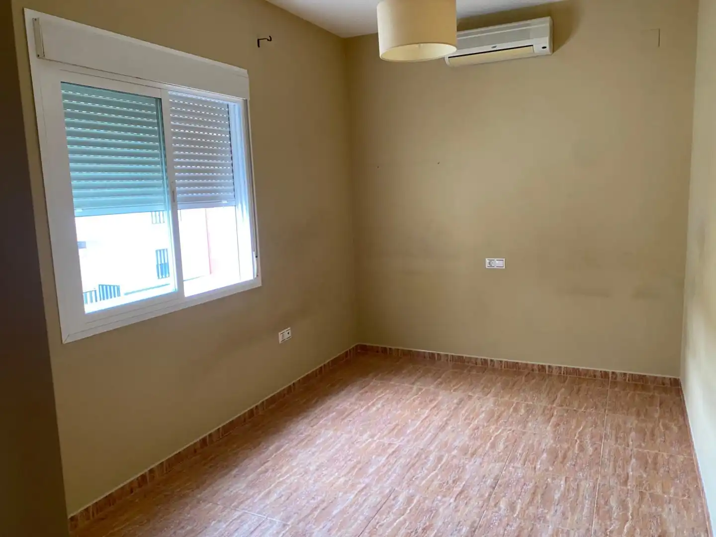 Casa adosada en venta en Calle José Muriel Igneson, 21, La Carolina Habitación de Casa adosada en venta en La Carolina con Aire acondicionado