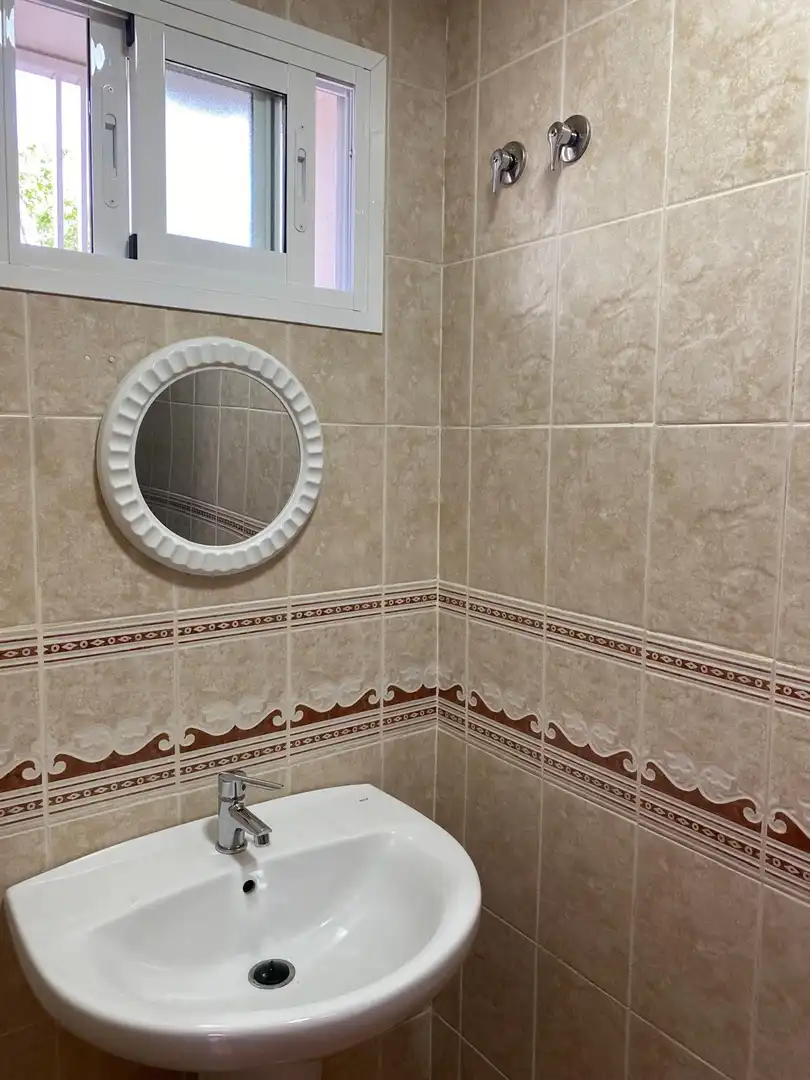 Casa adosada en venta en Calle José Muriel Igneson, 21, La Carolina Baño de Casa adosada en venta en La Carolina con Aire acondicionado