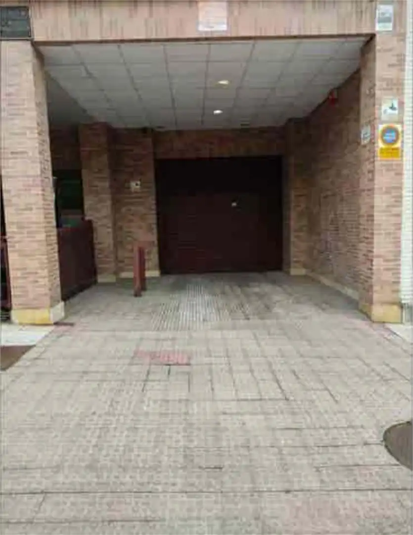 Parking of Garage for rent in Oviedo 