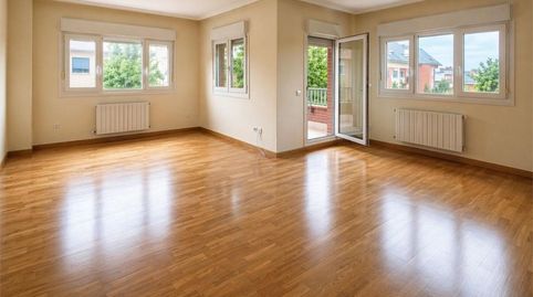 Foto 2 de Pis de lloguer a Calle Joaquín Turina, 15, Golf - El Carralero, Majadahonda