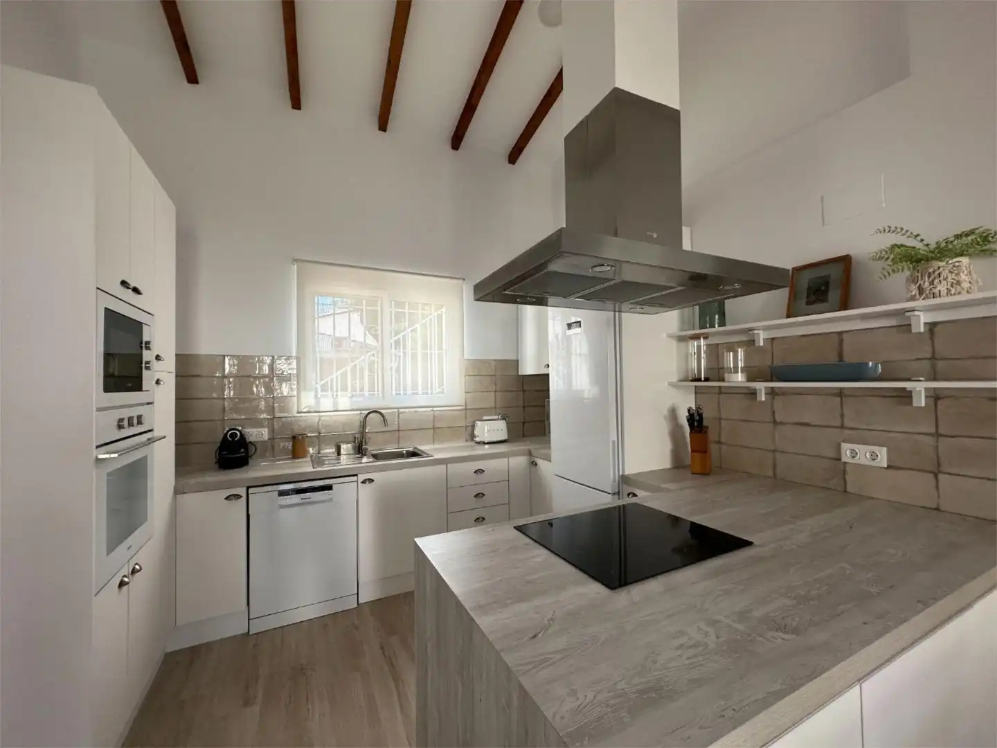 Houses for rent in Calle Castella, 5, Pueblo Español - Coveta Fumá Kitchen of Houses for rent in El Campello with Air Conditioner, Private garden and Terrace