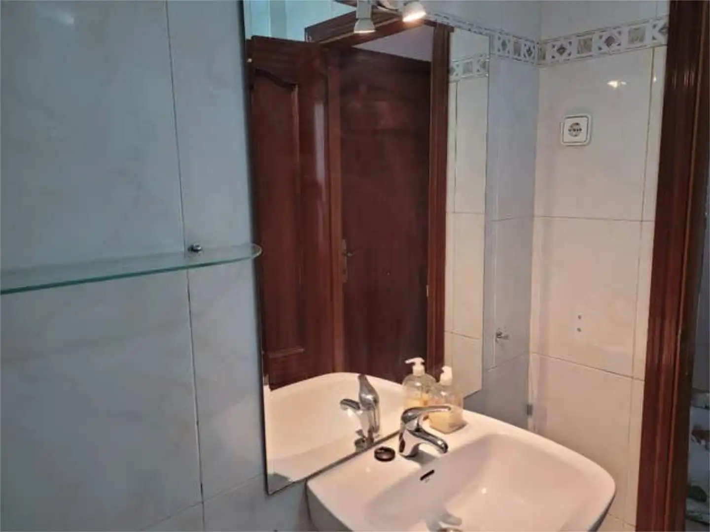 Piso de alquiler en Valdeacederas Baño de Piso de alquiler en Madrid con Amueblado