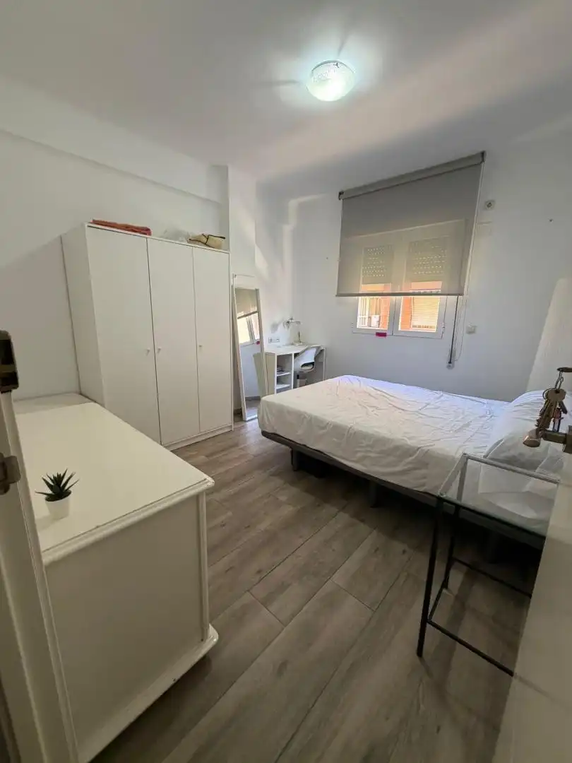 Habitación de Piso para compartir en Málaga Capital con Calefacción, Terraza y Amueblado