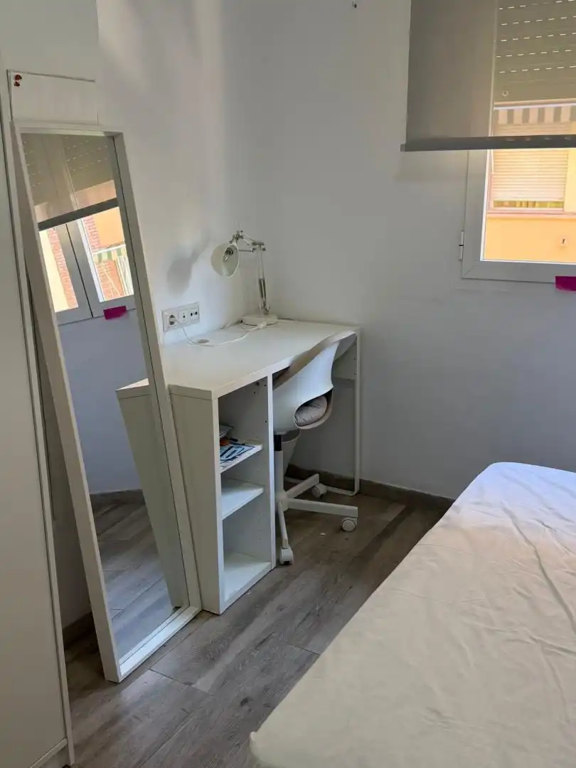 Room in Plaza Cardenal Mendoza, 6, El Palo Bedroom of Flat for share in Málaga with Heating, Terrace and Furnished