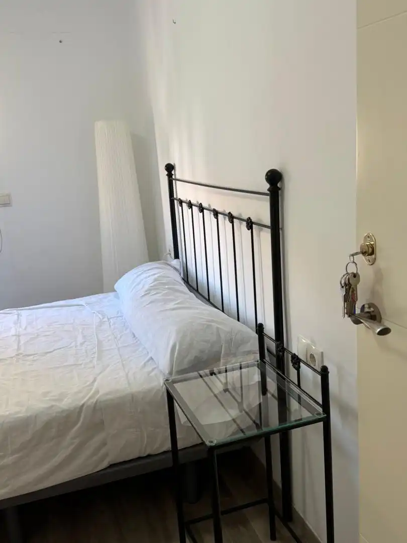 Room in Plaza Cardenal Mendoza, 6, El Palo Bedroom of Flat for share in Málaga with Heating, Terrace and Furnished