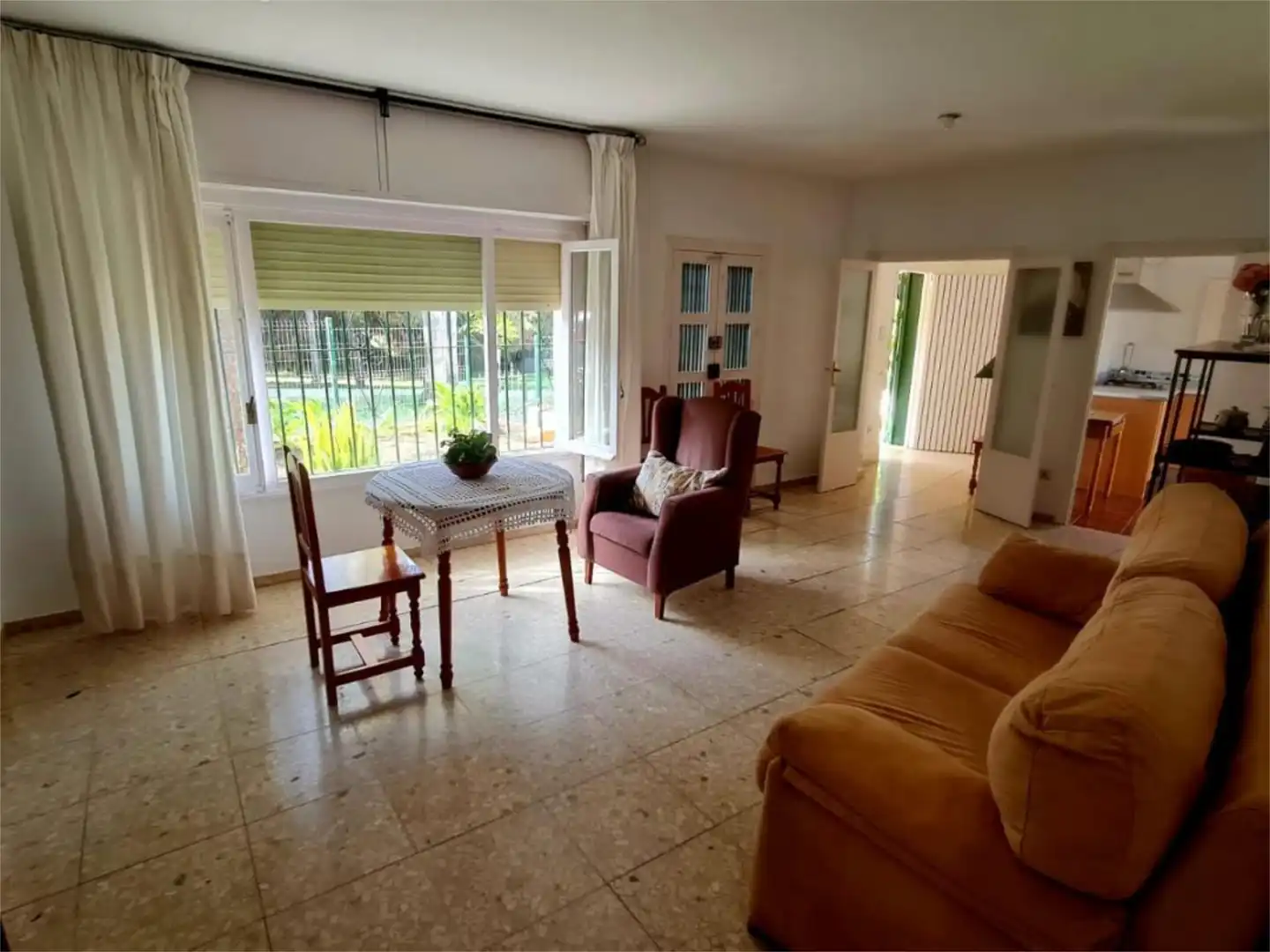 Sala d'estar de Casa o xalet en venda en Marbella amb Jardí privat i Traster