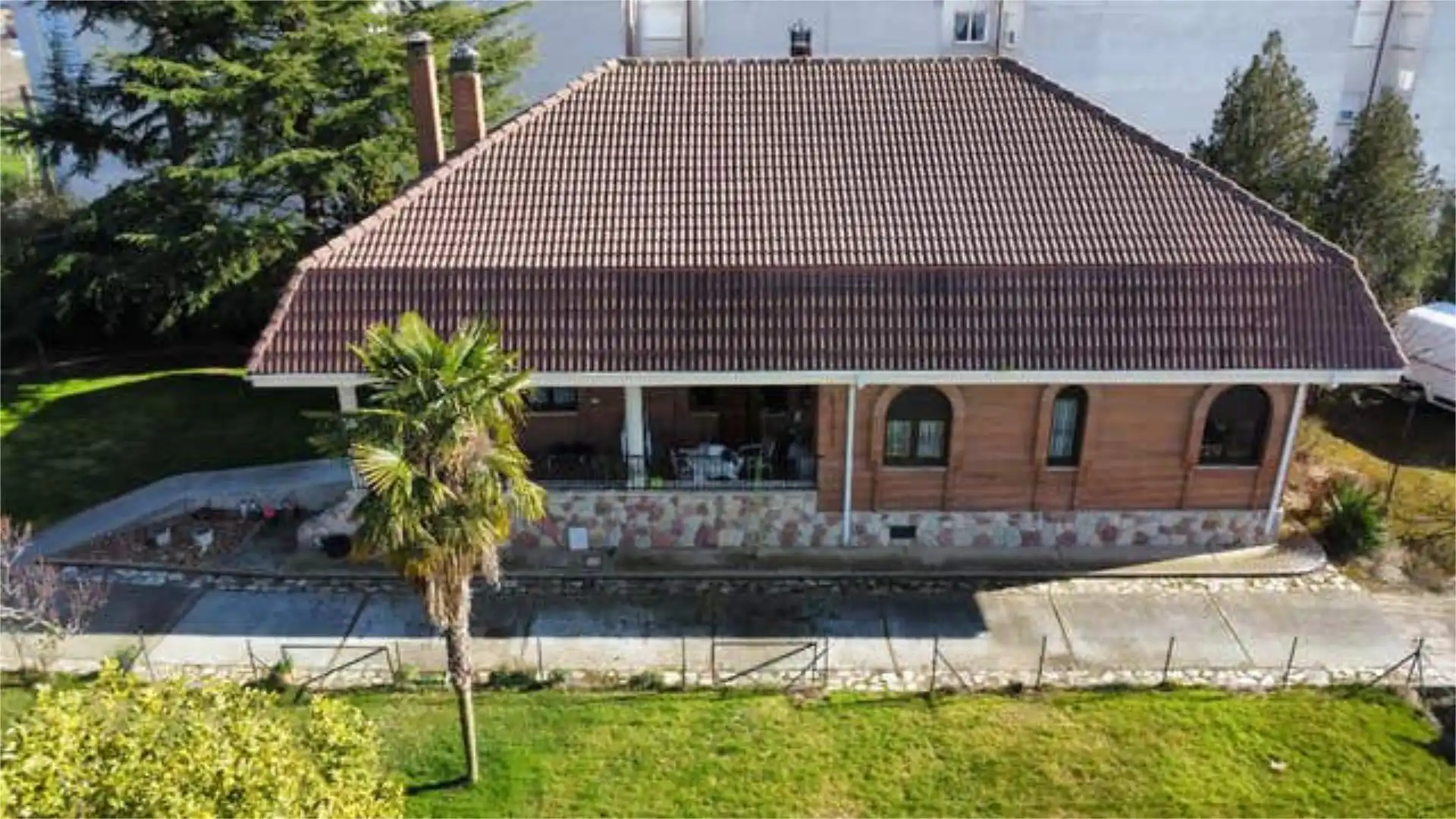 Vista exterior de Casa o chalet en venta en León Capital  con Terraza