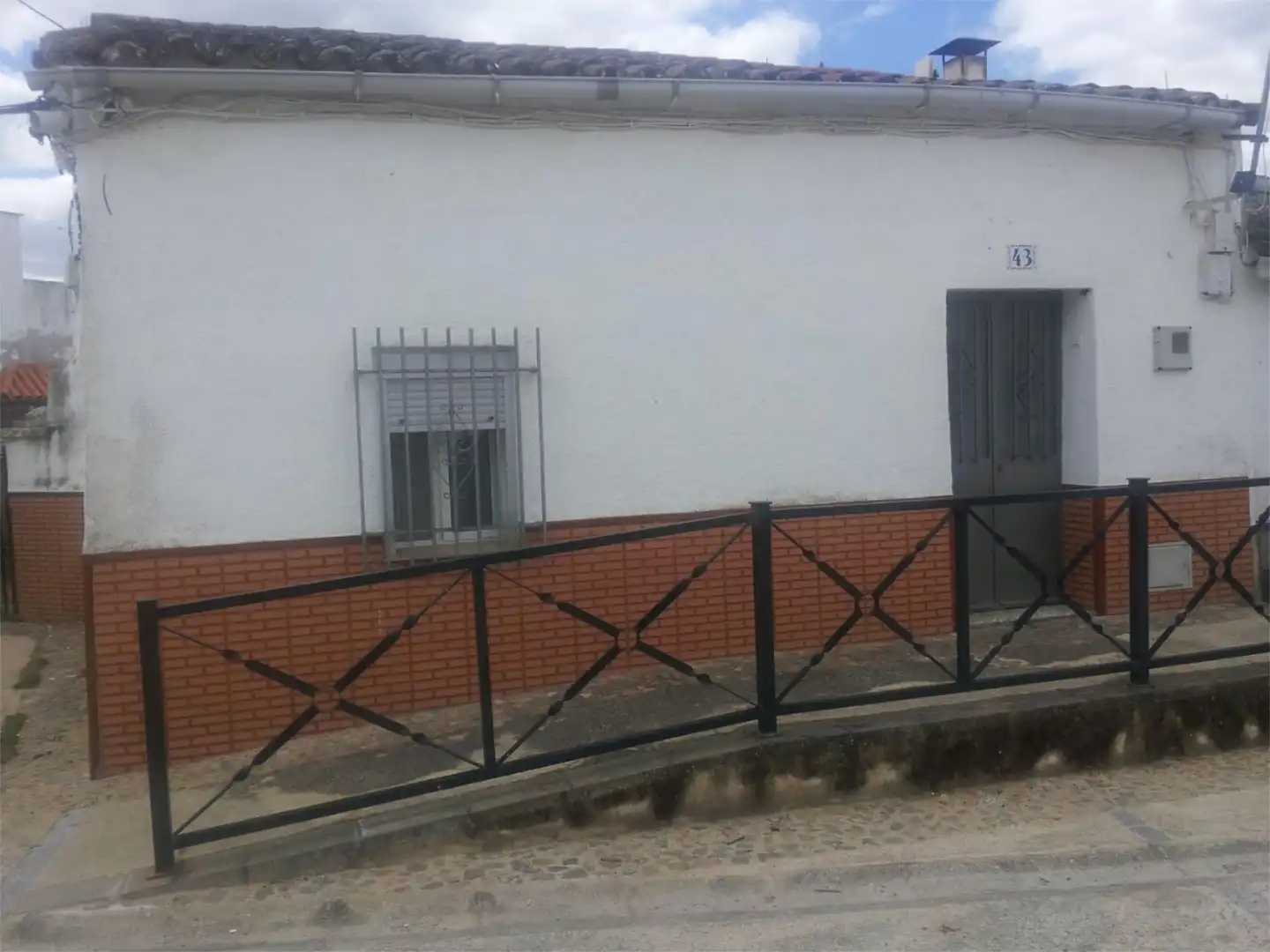 Vista exterior de Pis en venda en El Castillo de las Guardas amb Moblat