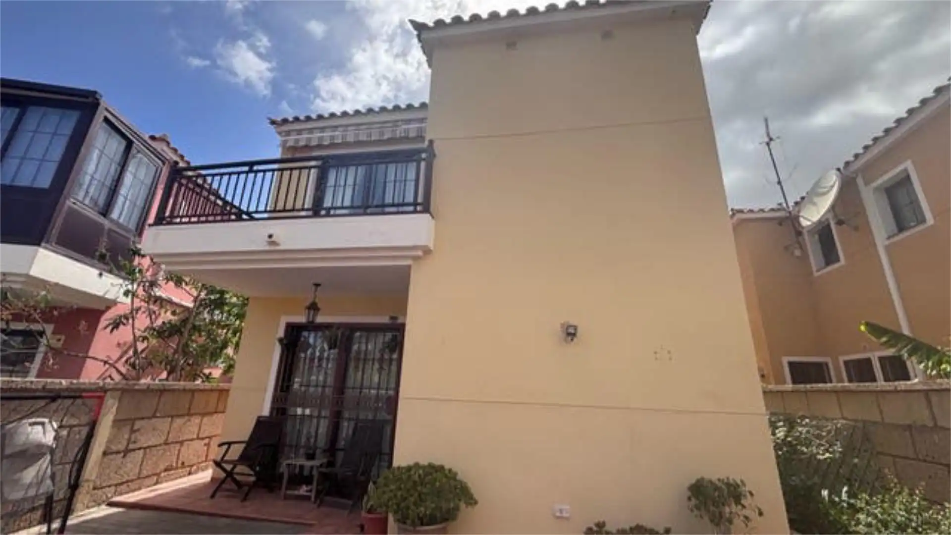 Vista exterior de Casa adosada en venta en Arona con Terraza