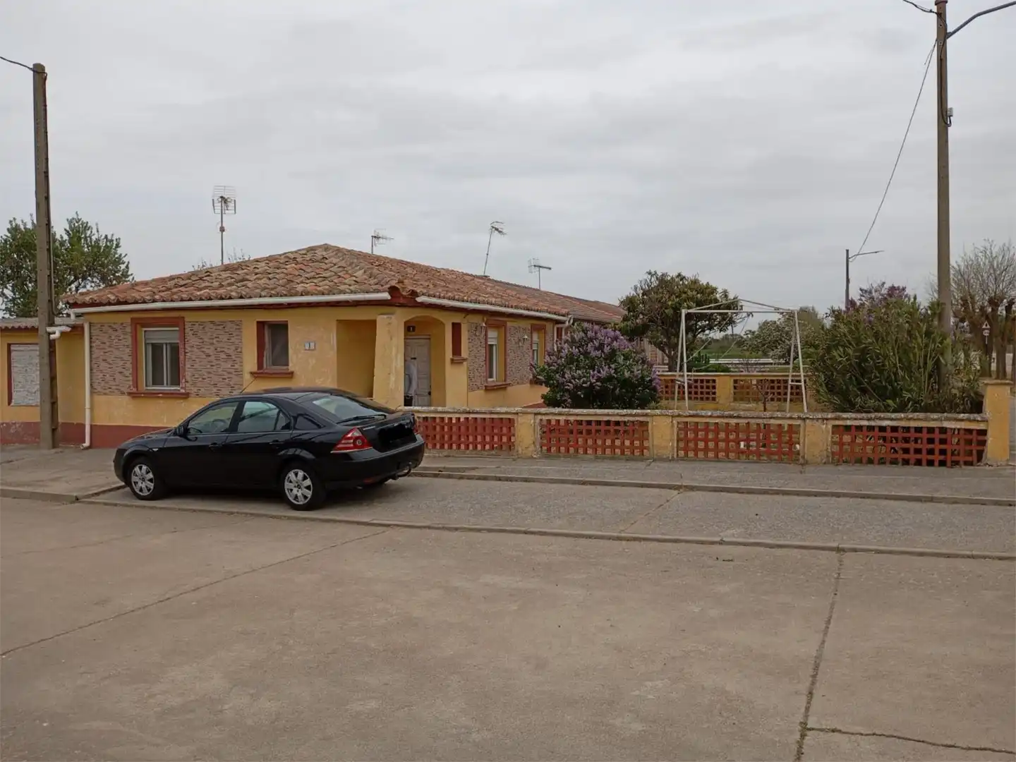 Piso en venta en Carretera Madrid, 8, Villardefrades Vista exterior de Piso en venta en Villardefrades con Jardín privado