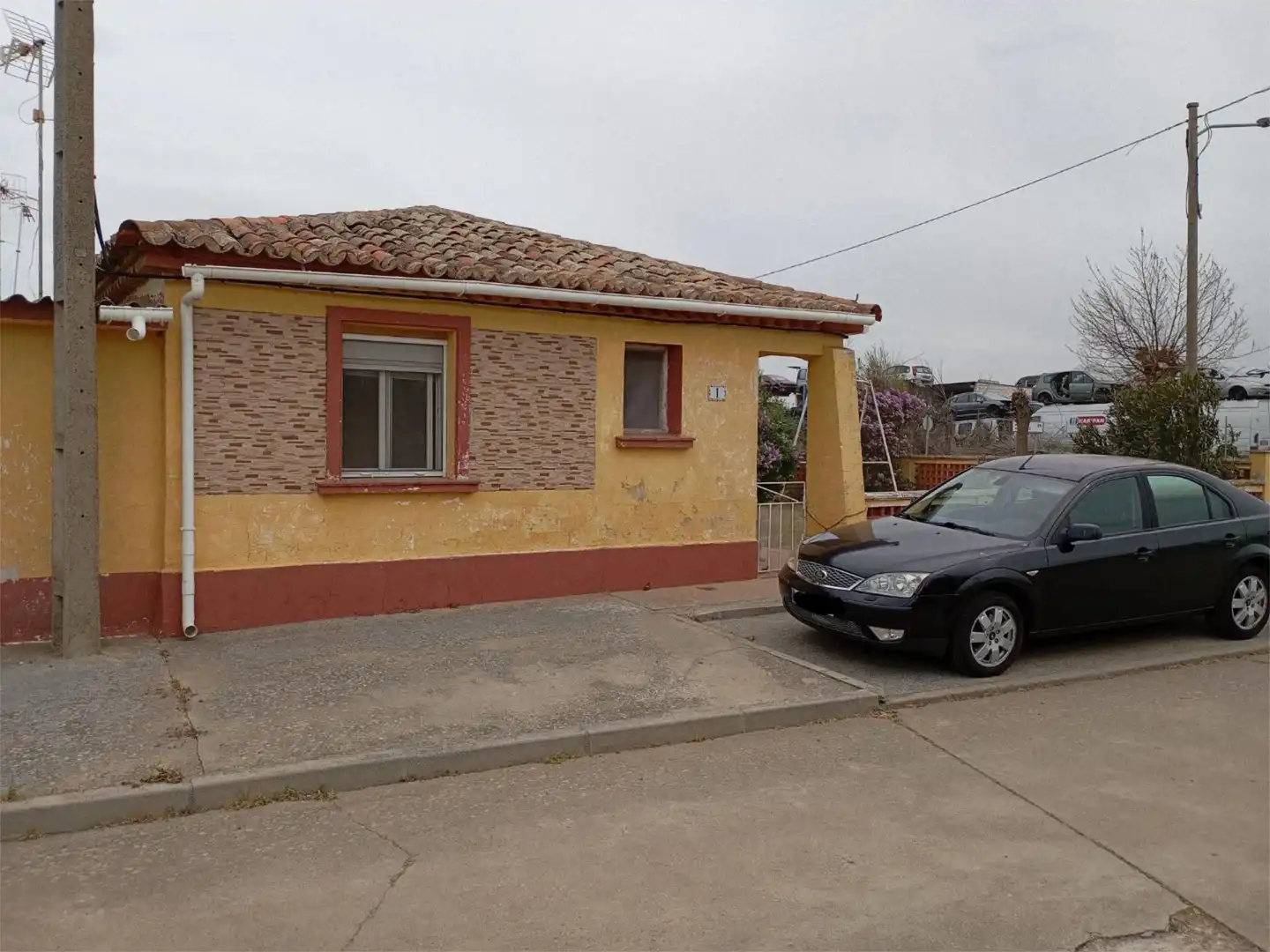 Piso en venta en Carretera Madrid, 8, Villardefrades Vista exterior de Piso en venta en Villardefrades con Jardín privado