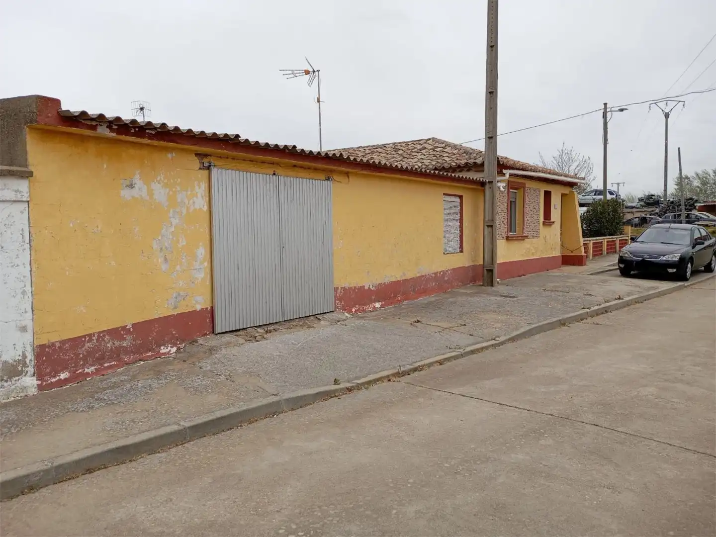 Piso en venta en Carretera Madrid, 8, Villardefrades Vista exterior de Piso en venta en Villardefrades con Jardín privado