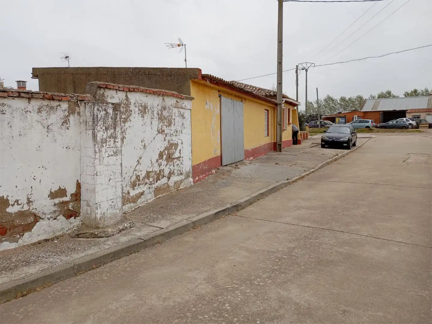 Piso en venta en Carretera Madrid, 8, Villardefrades Vista exterior de Piso en venta en Villardefrades con Jardín privado