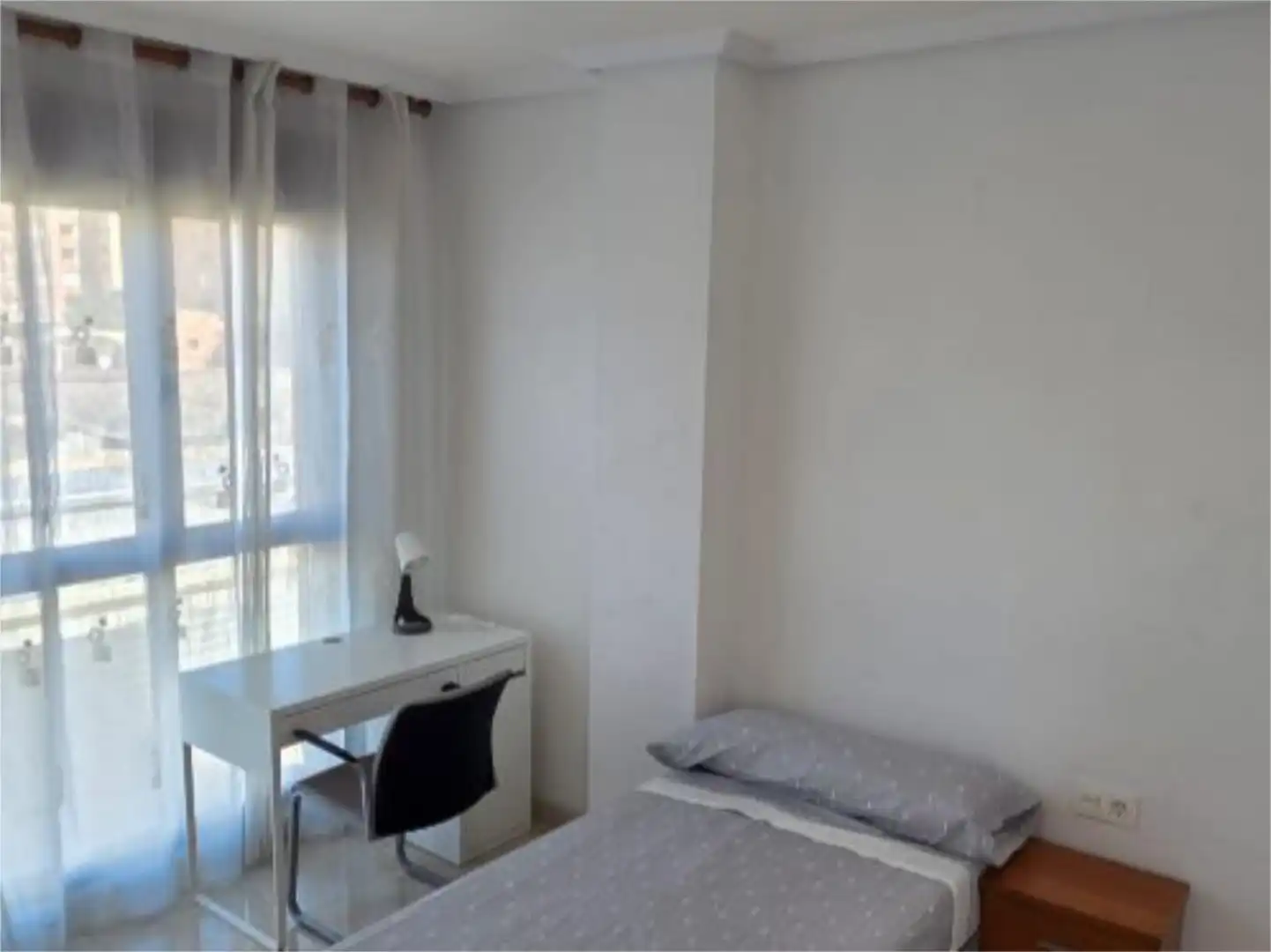 Bedroom of Flat for share in Almería  with Air Conditioner, Heating and Furnished