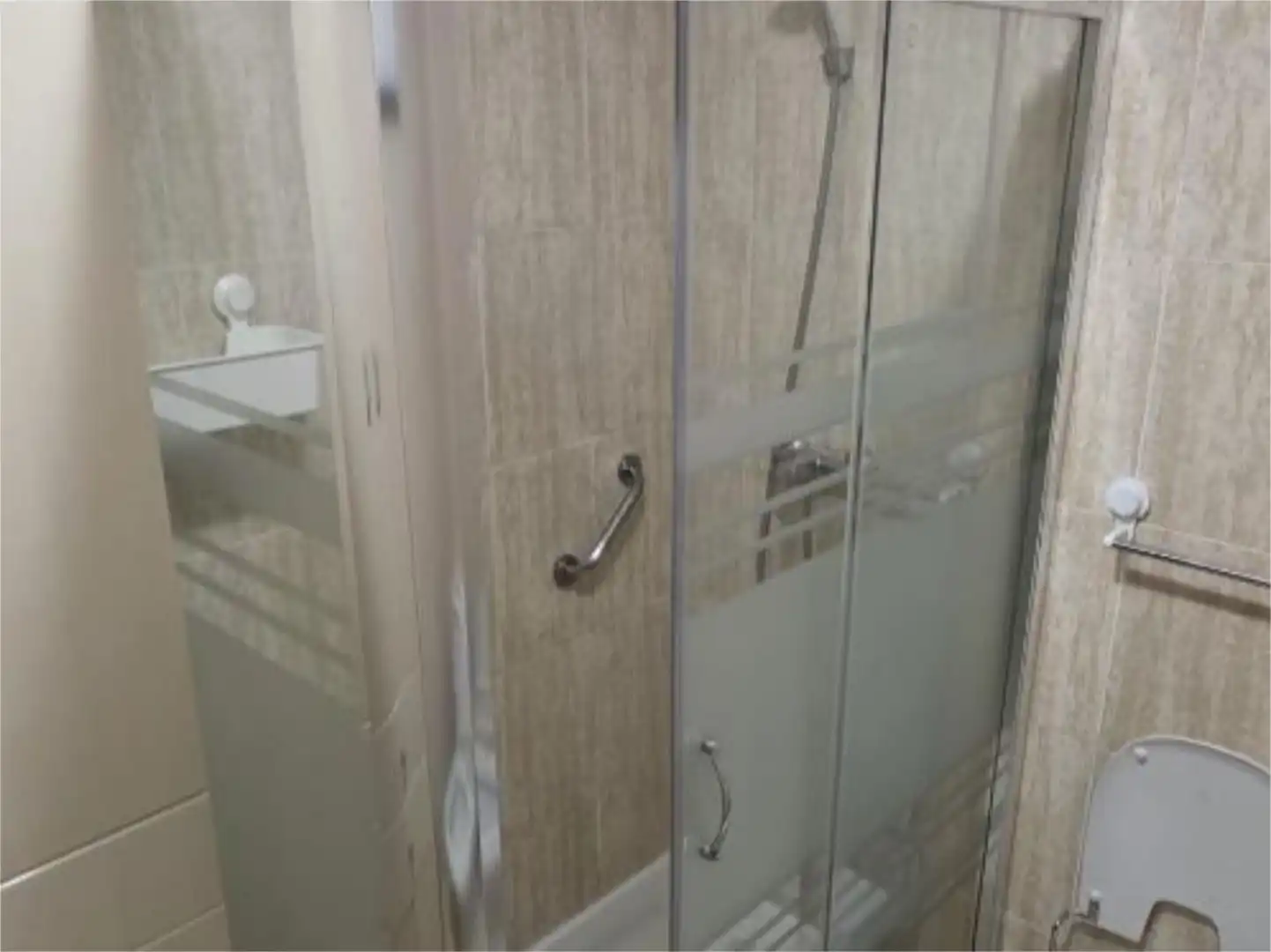 Bathroom of Flat for share in Almería  with Air Conditioner, Heating and Furnished