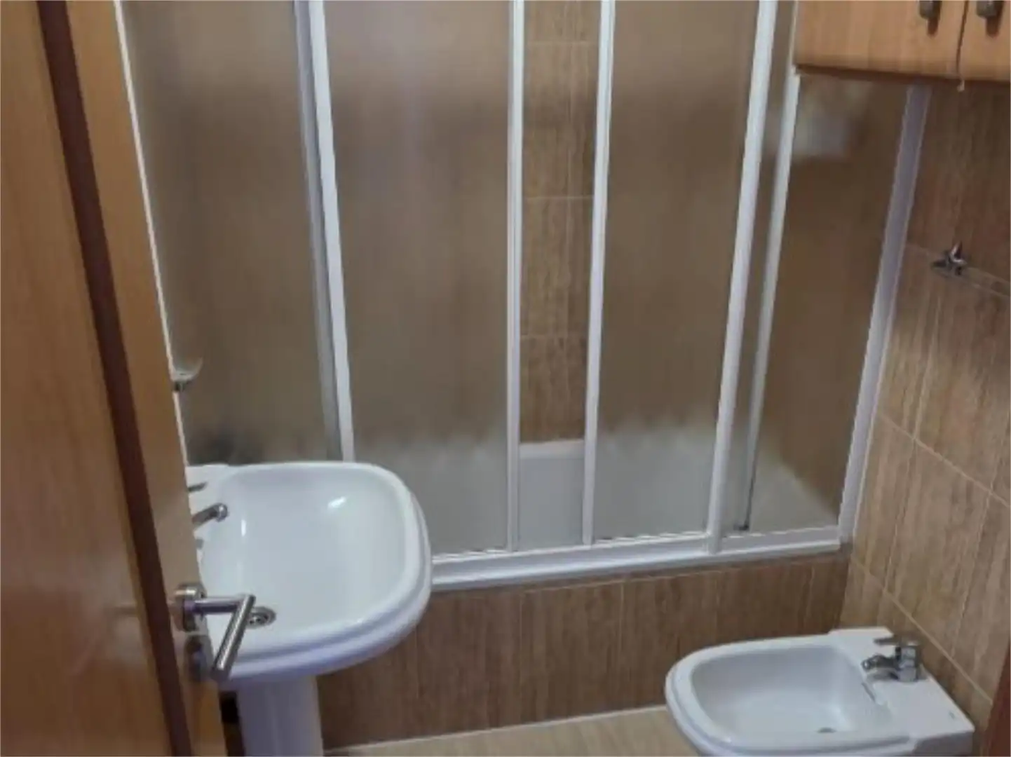 Bathroom of Flat for share in Almería  with Air Conditioner, Heating and Furnished