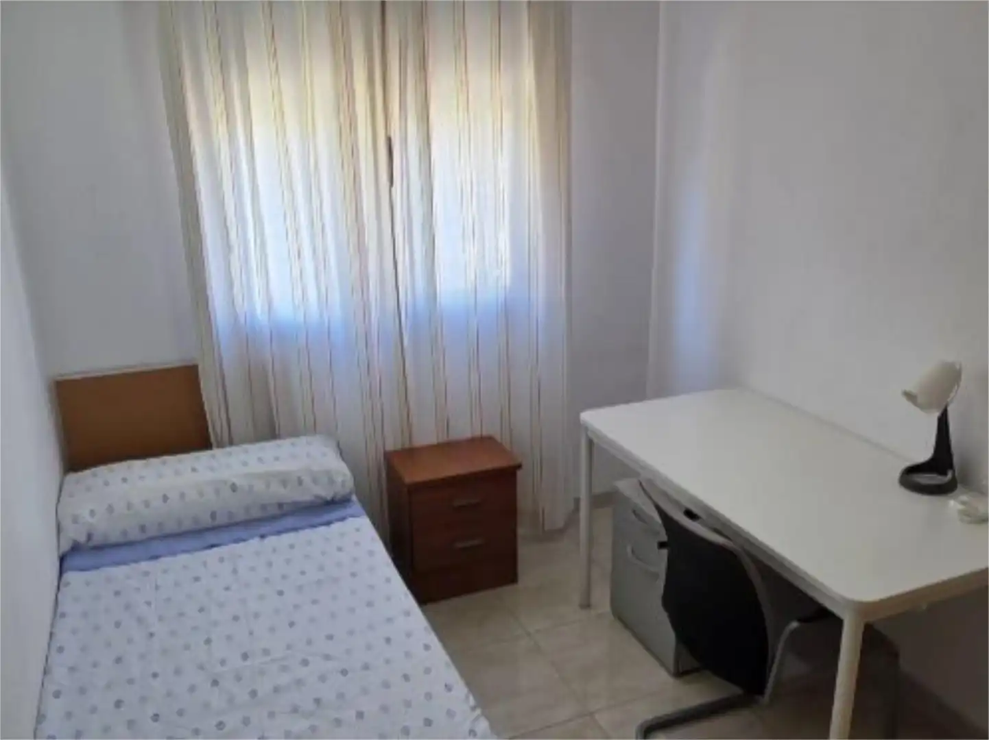 Bedroom of Flat for share in Almería  with Air Conditioner, Heating and Furnished