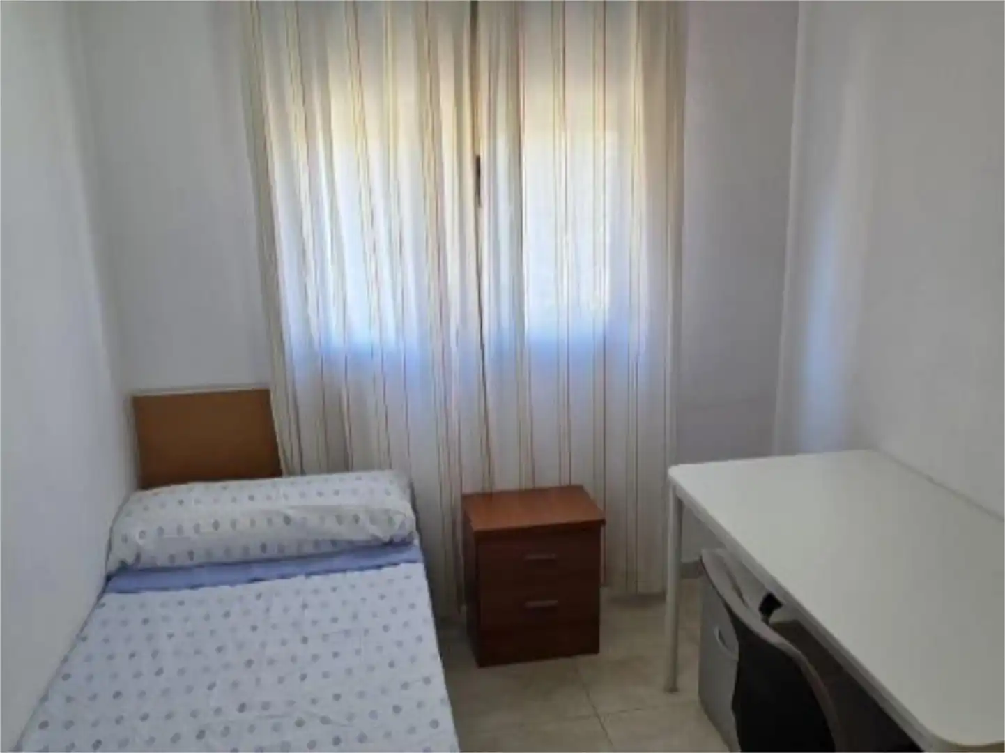 Bedroom of Flat for share in Almería  with Air Conditioner, Heating and Furnished