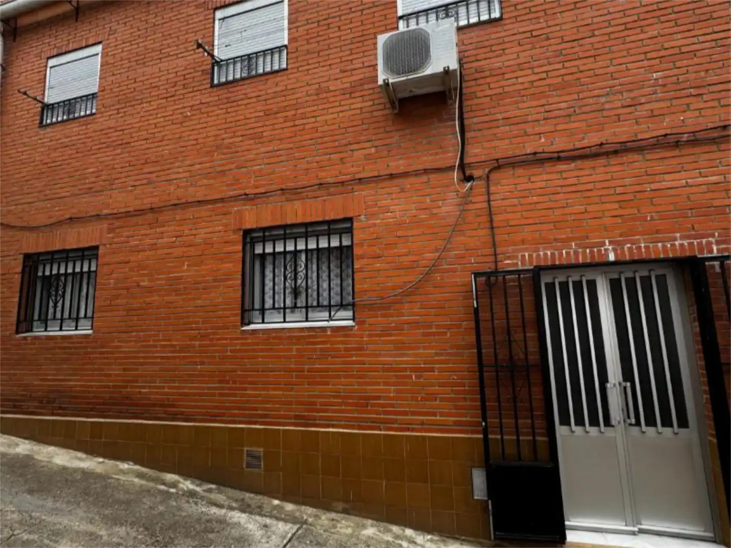 Vista exterior de Piso en venta en Villarta de los Montes con Aire acondicionado, Calefacción y Amueblado