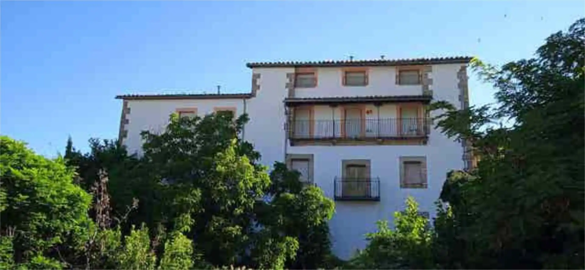 Vista exterior de Casa adosada en venda en Candelario amb Calefacció, Jardí privat i Terrassa