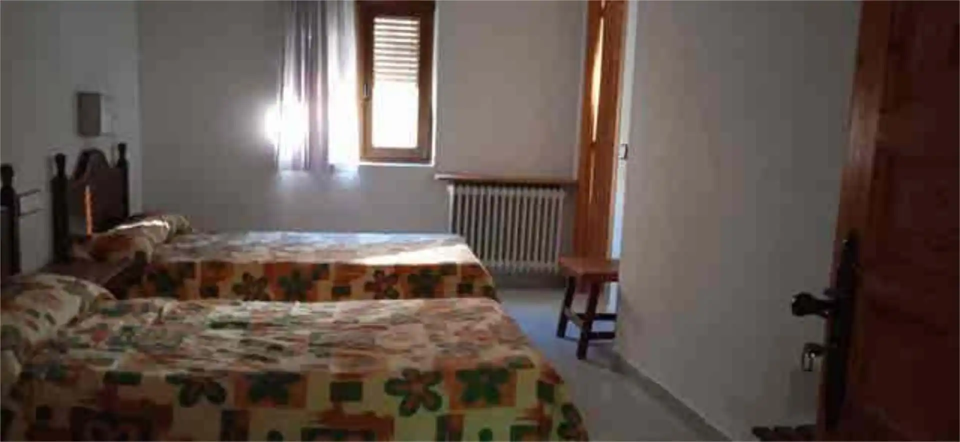Dormitori de Casa adosada en venda en Candelario amb Calefacció, Jardí privat i Terrassa