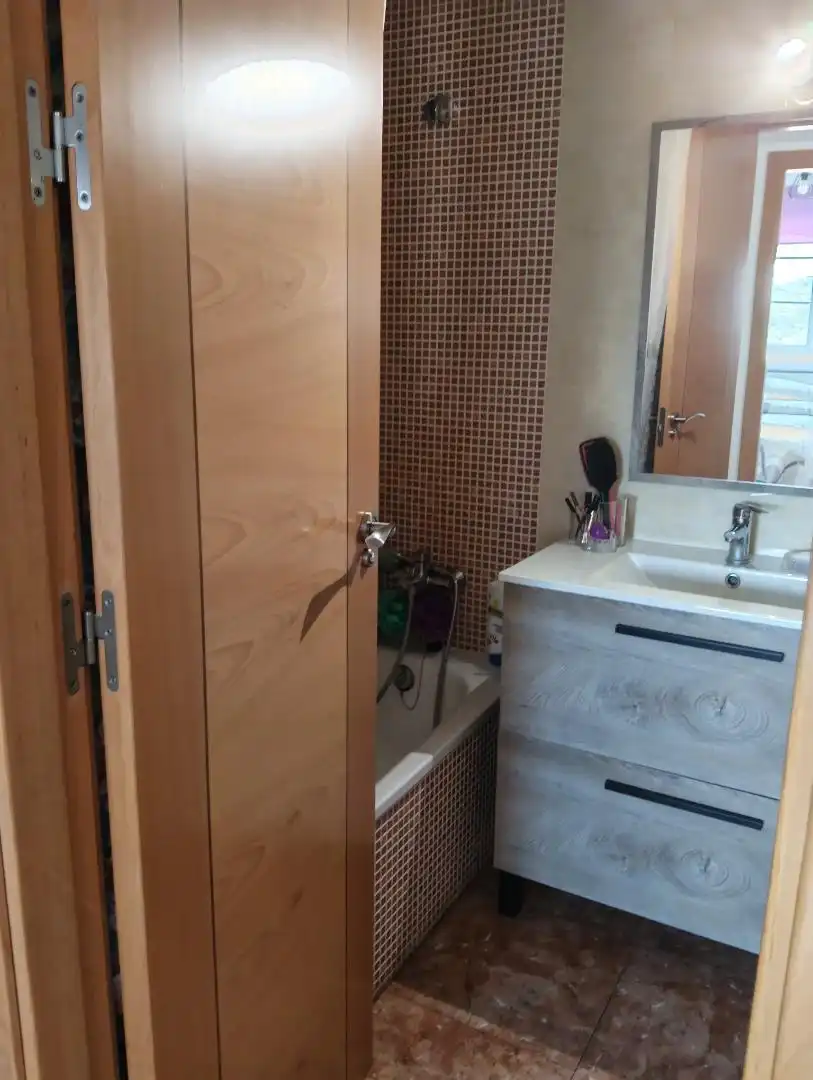 Flat for sale in Calle Hospital, 2, Guaro Bathroom of Flat for sale in Guaro with Air Conditioner, Terrace and Balcony