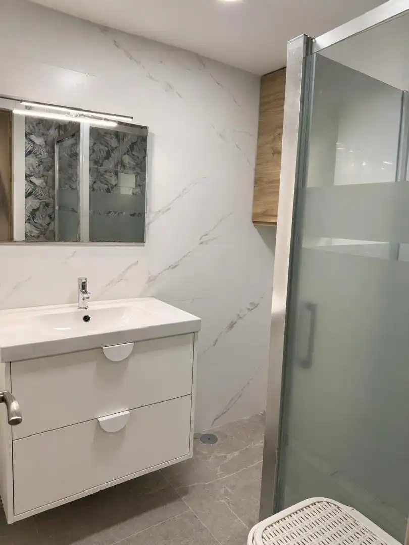 Baño de Apartamento en venta en Alicante / Alacant con Aire acondicionado, Terraza y Balcón