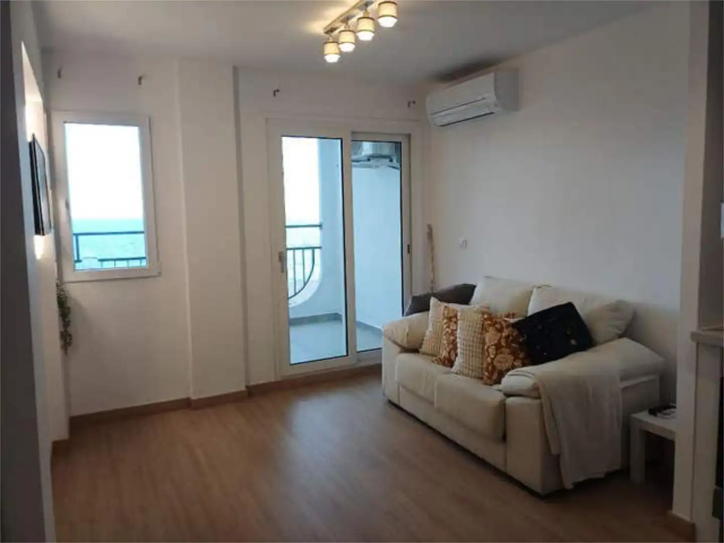 Apartamento en venta en Muga - Gran Reserva - Badia Sala de estar de Apartamento en venta en Empuriabrava con Terraza