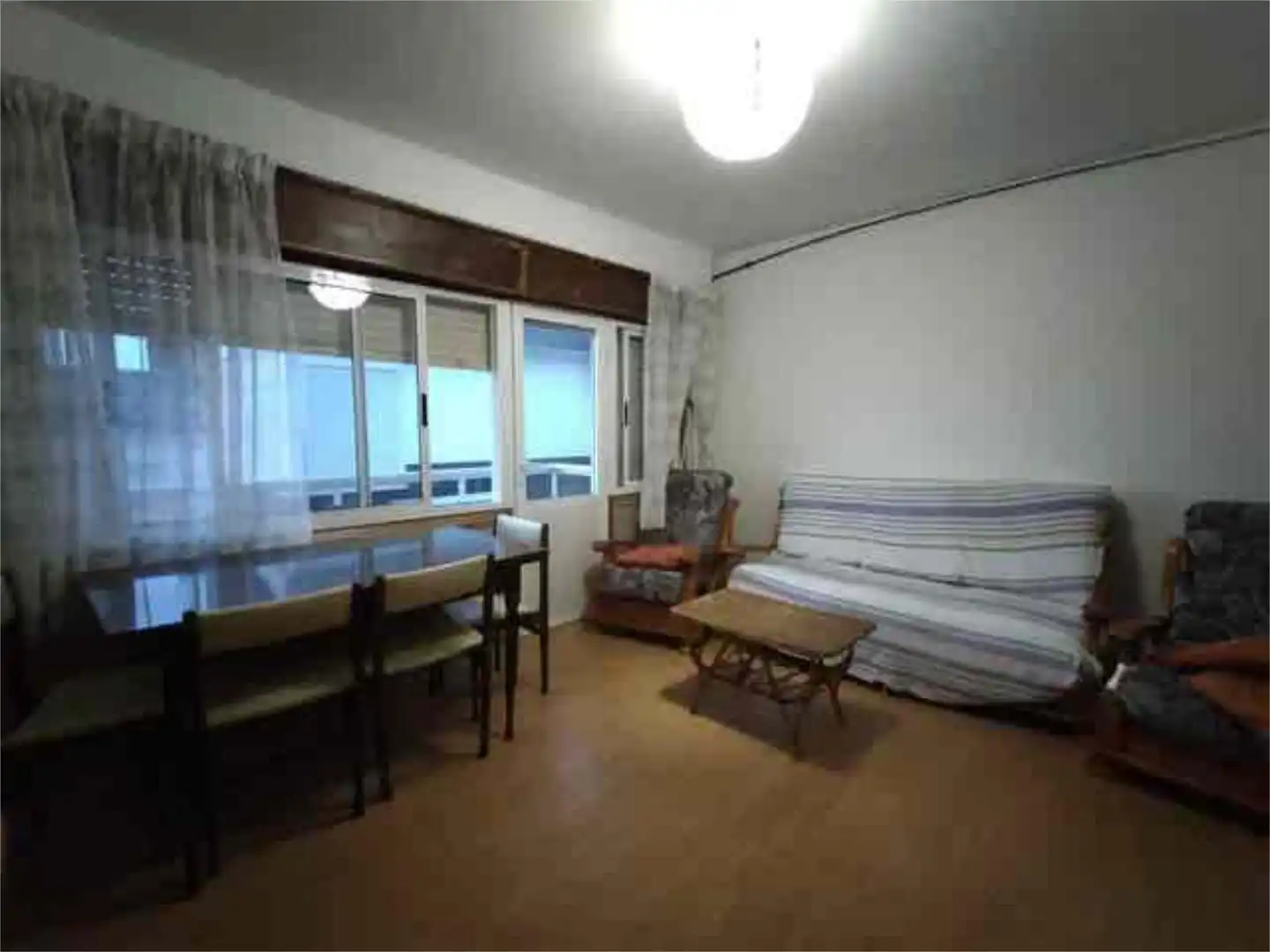 Dormitori de Pis de lloguer en Nigrán amb Terrassa i Moblat